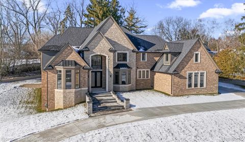 Photo of 3080 Chickering Court, Bloomfield Hills City, MI 48302 (MLS # 20261029802)