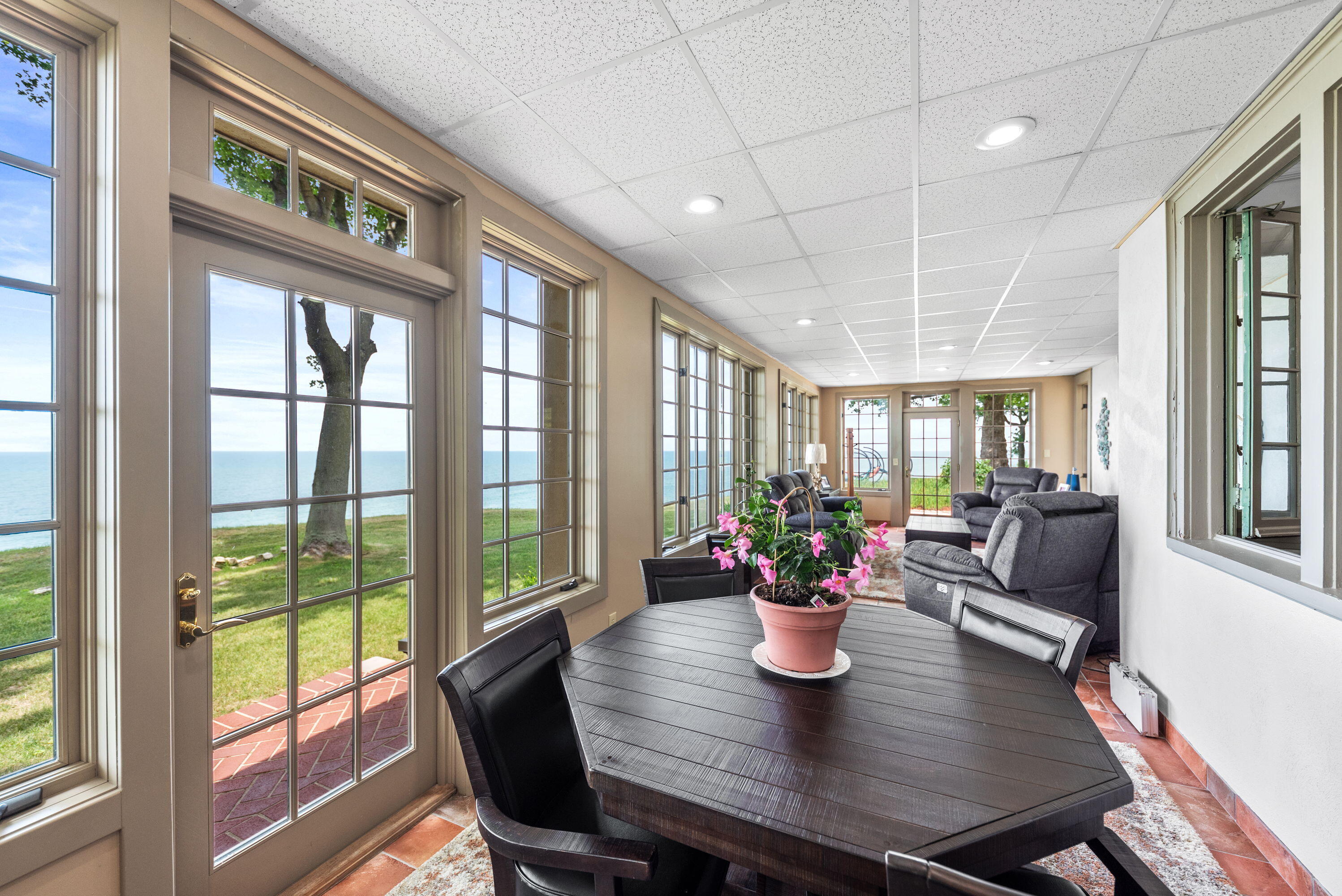 3706 Lake Shore Dr Drive