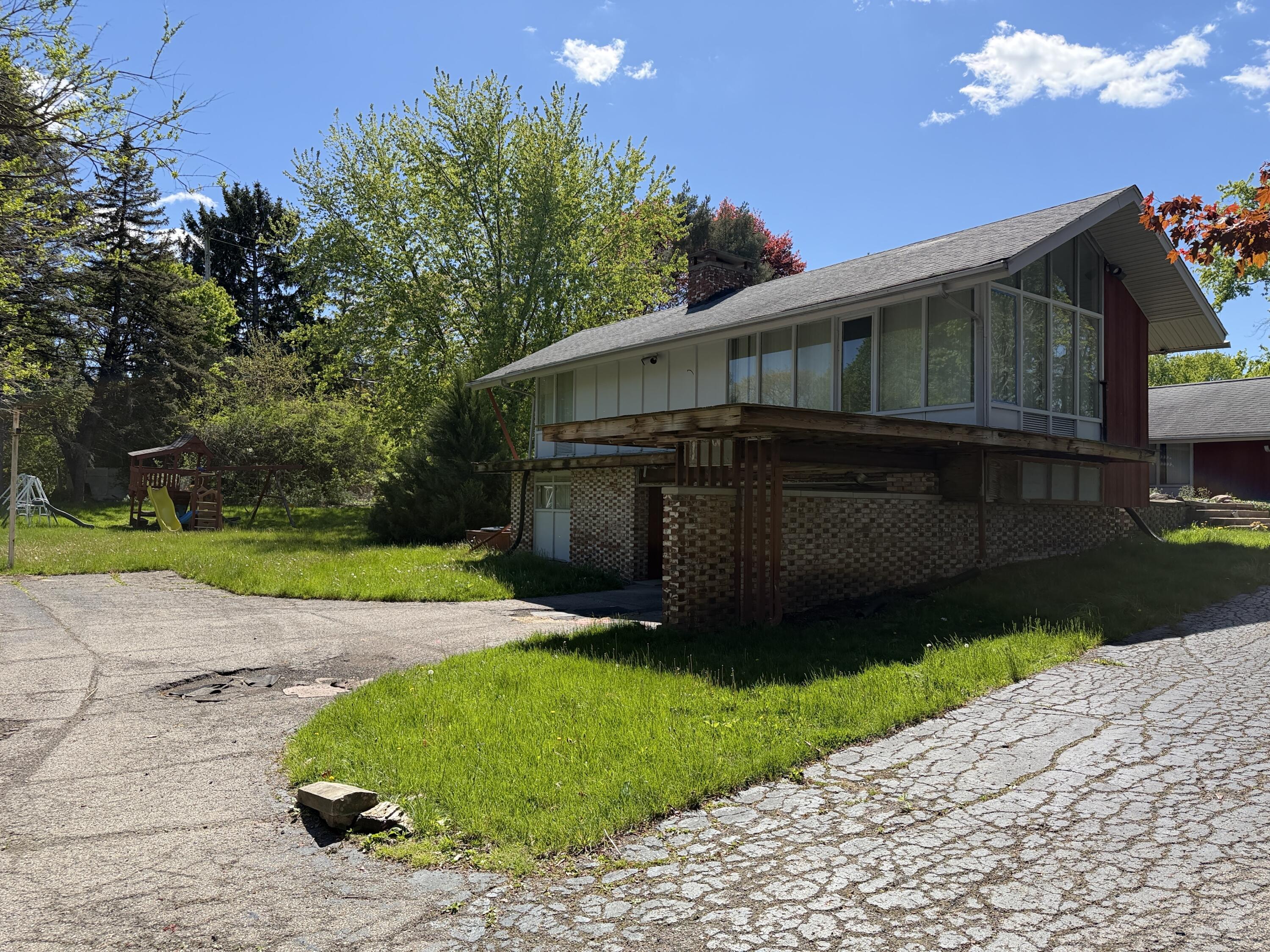 1322 Woodkrest Drive