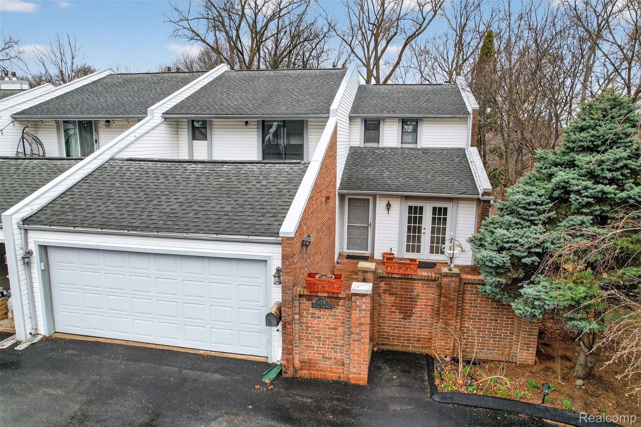 179 E Long Lake Road