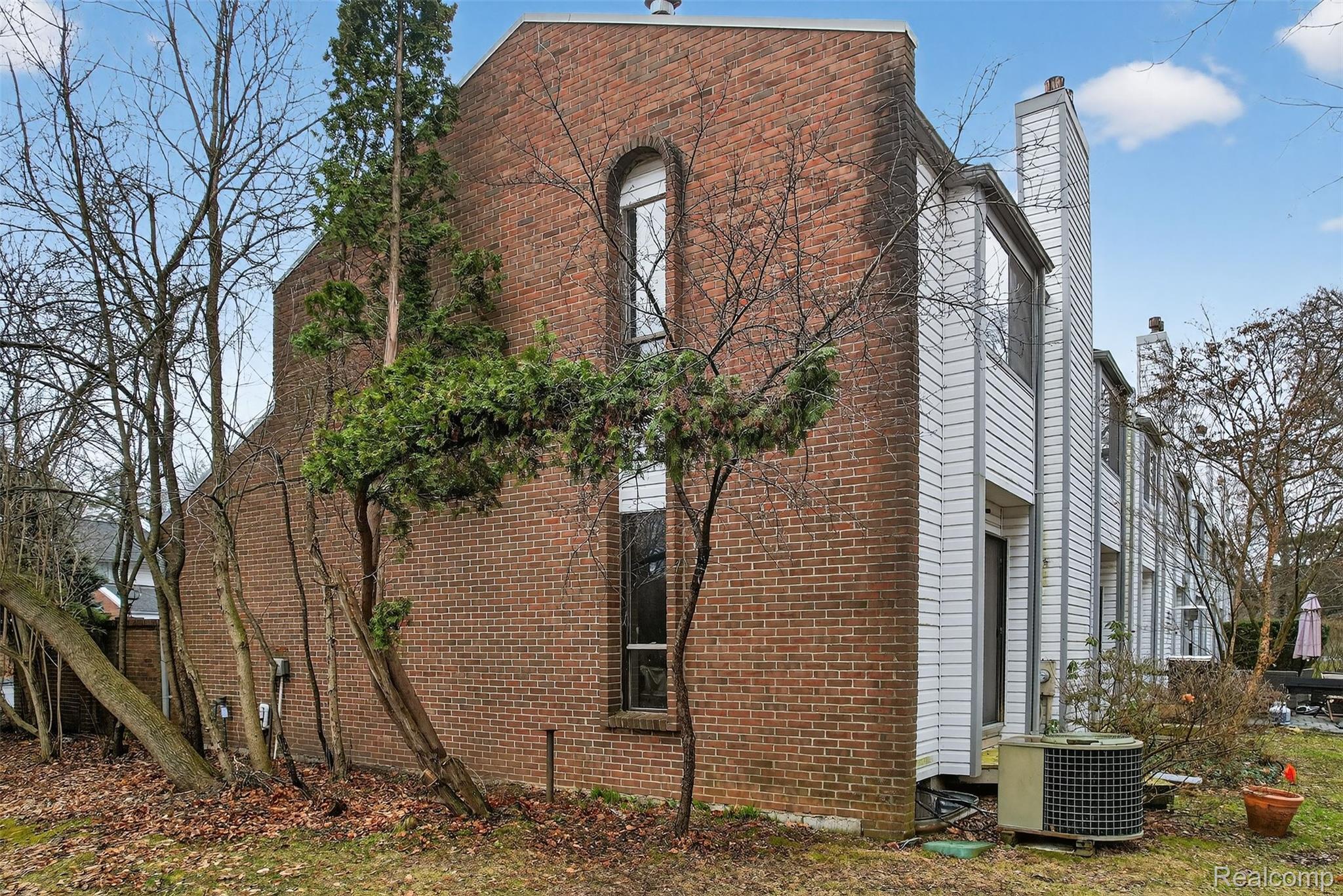 179 E Long Lake Road
