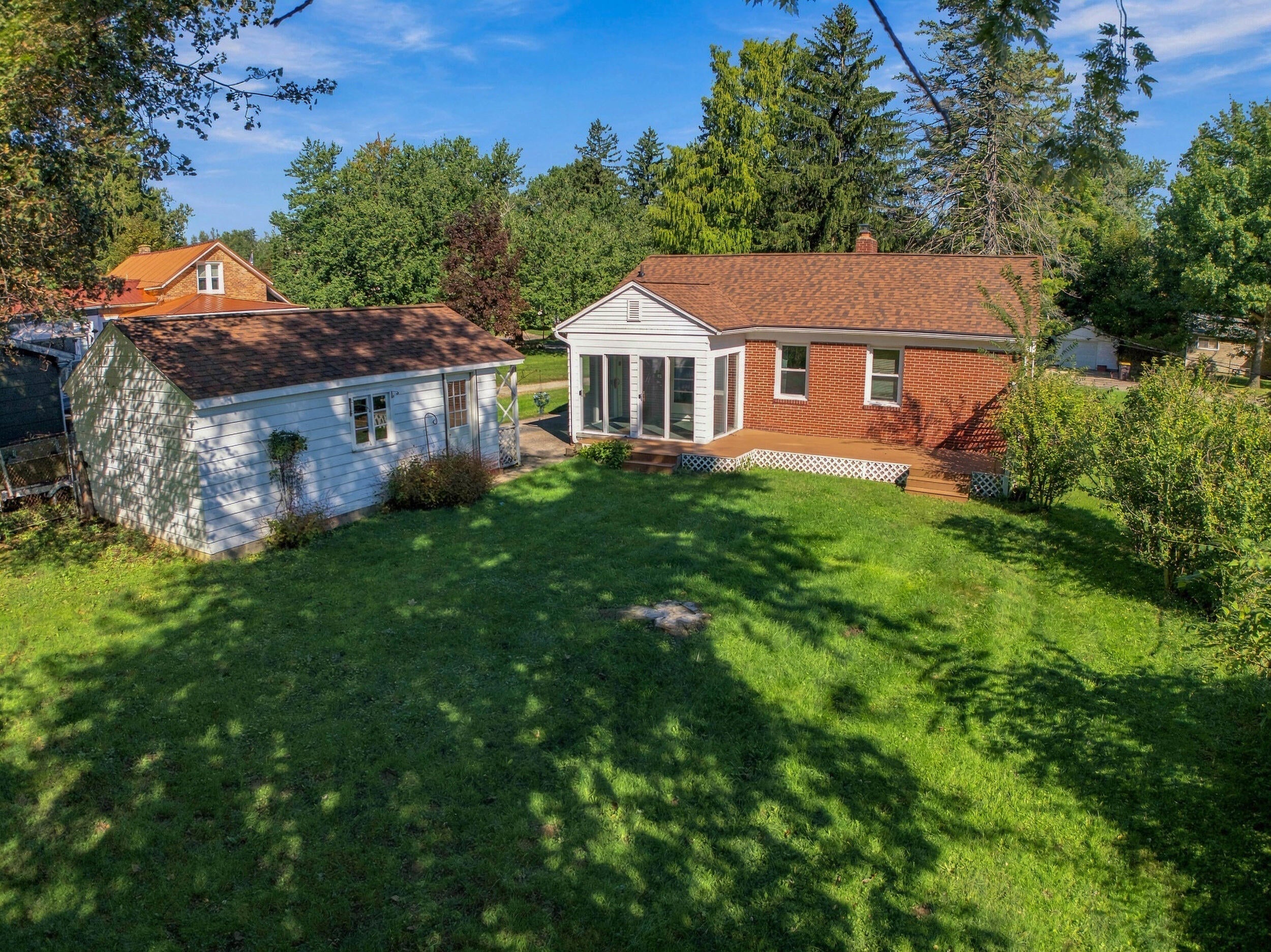 38 W Hallett Street