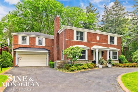 565 Lochmoor Boulevard Grosse Pointe Woods City MI 48236