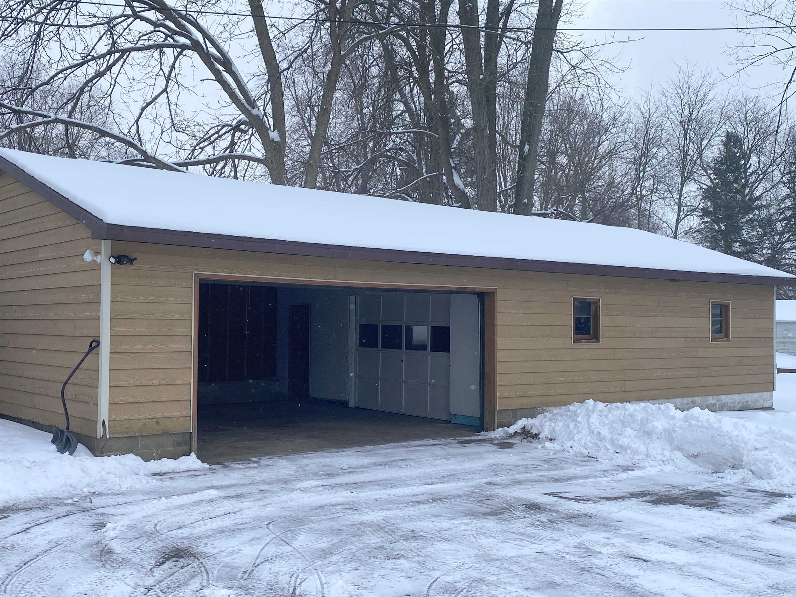 600 E Grand River Road