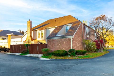 8337 Colony Drive 2 Grosse Ile Township MI 48138