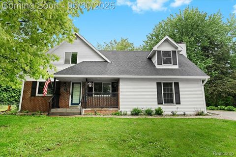1473 Booth Street Howell City MI 48843