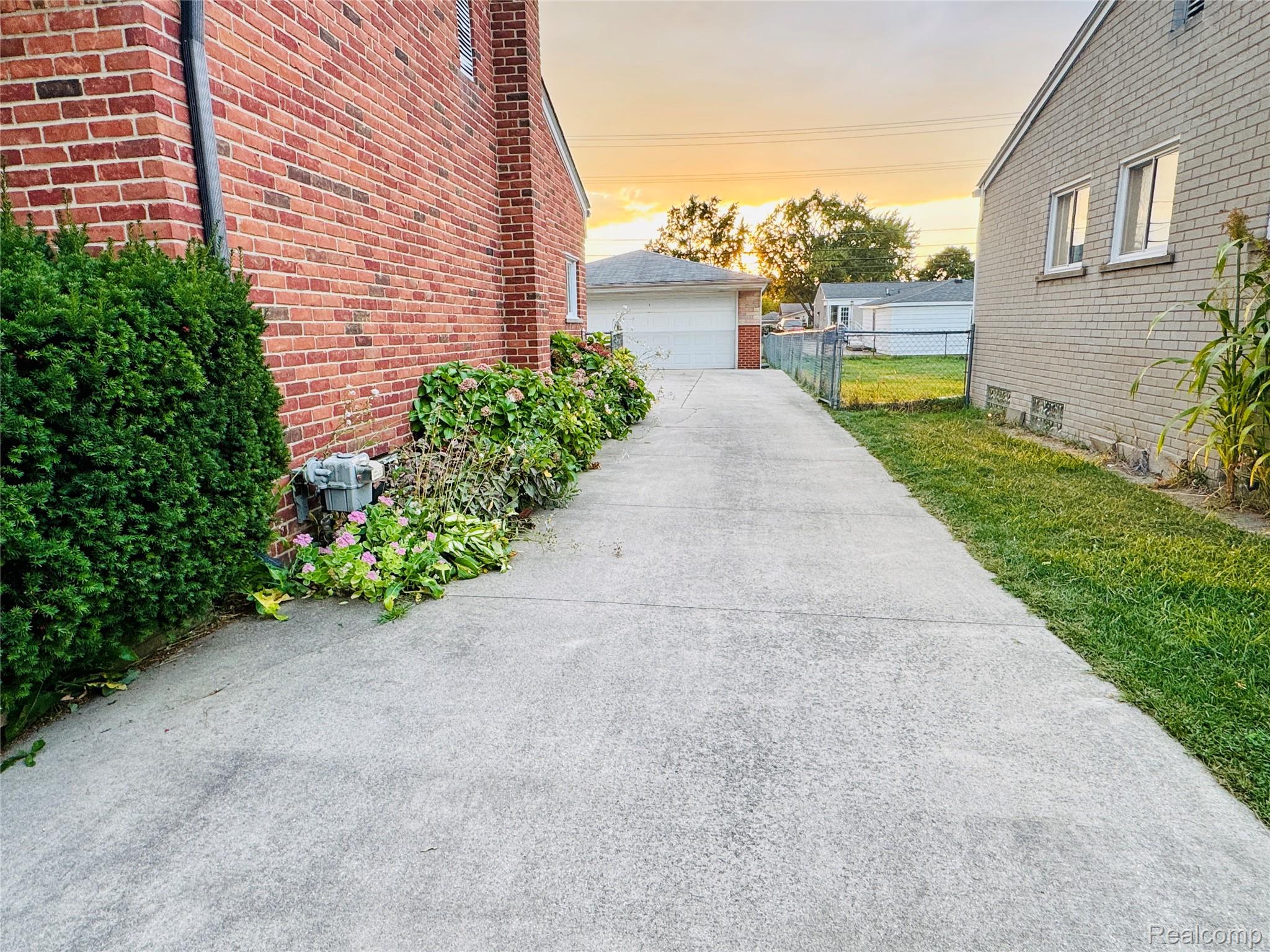 25227 Marilyn Avenue