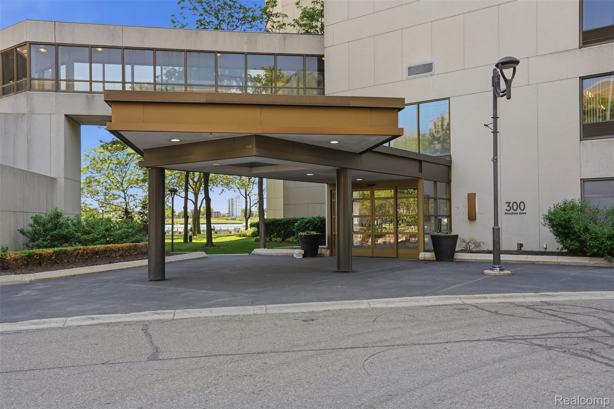 300 Riverfront 24D