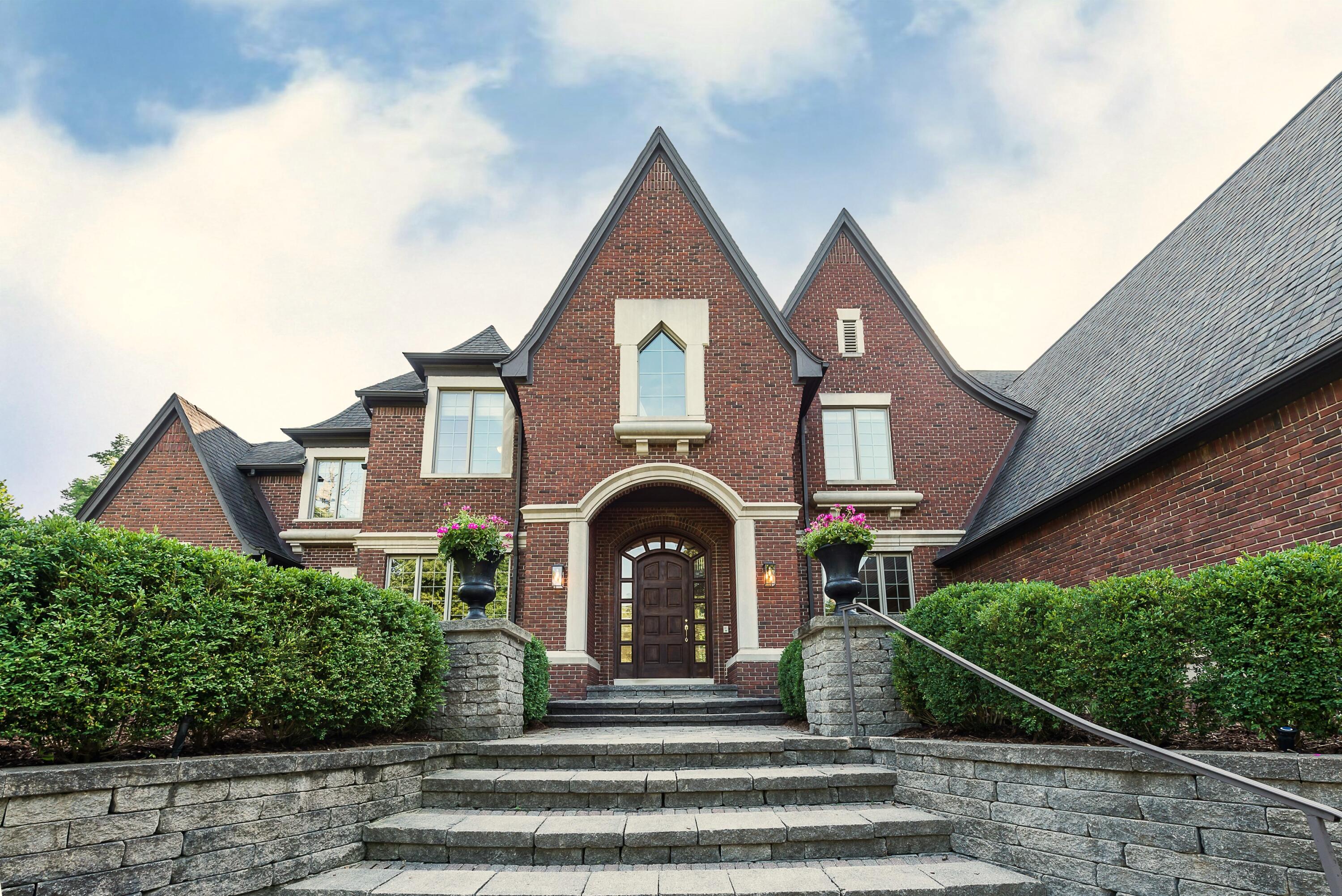 3250 Oak Hollow Drive