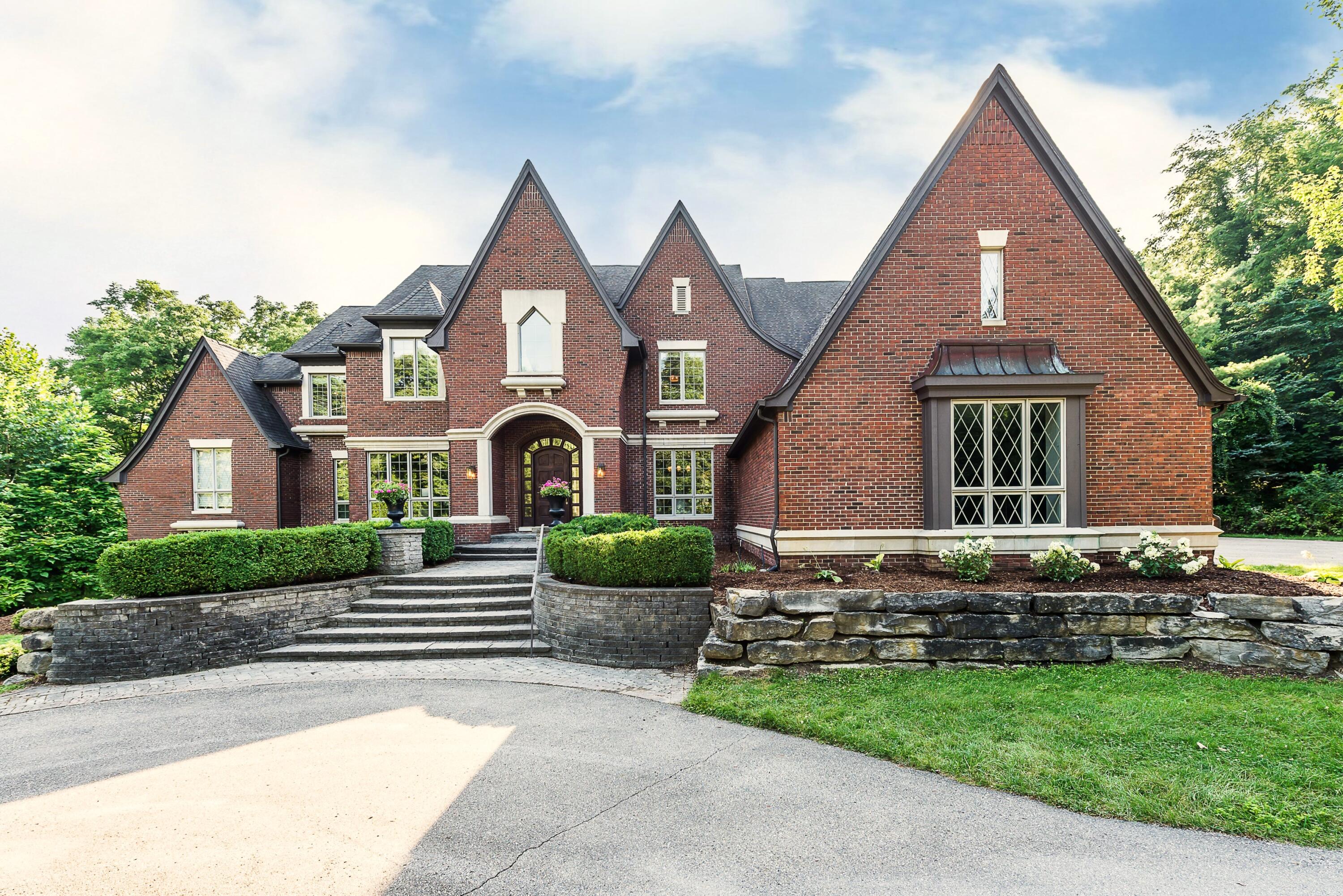 3250 Oak Hollow Drive