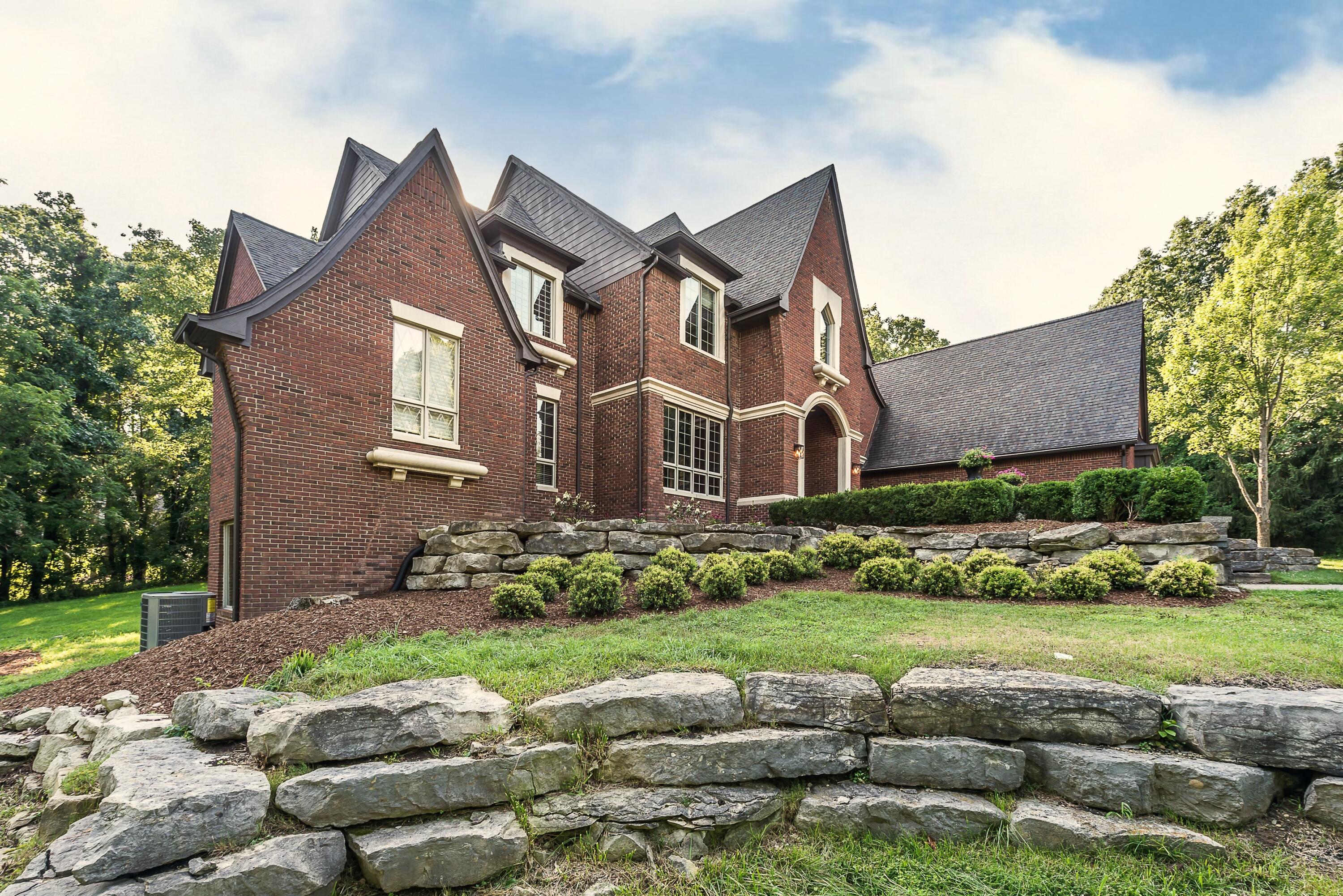 3250 Oak Hollow Drive
