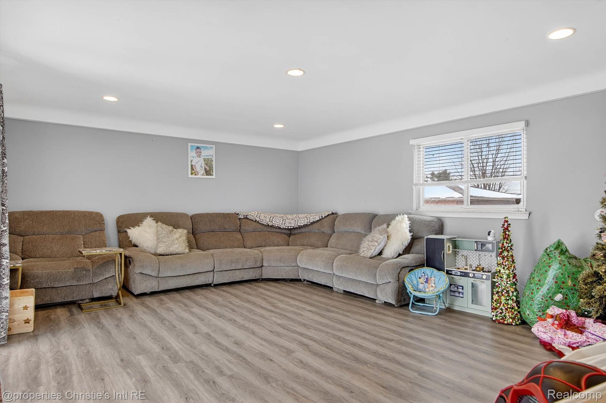 1807 Churchill Avenue