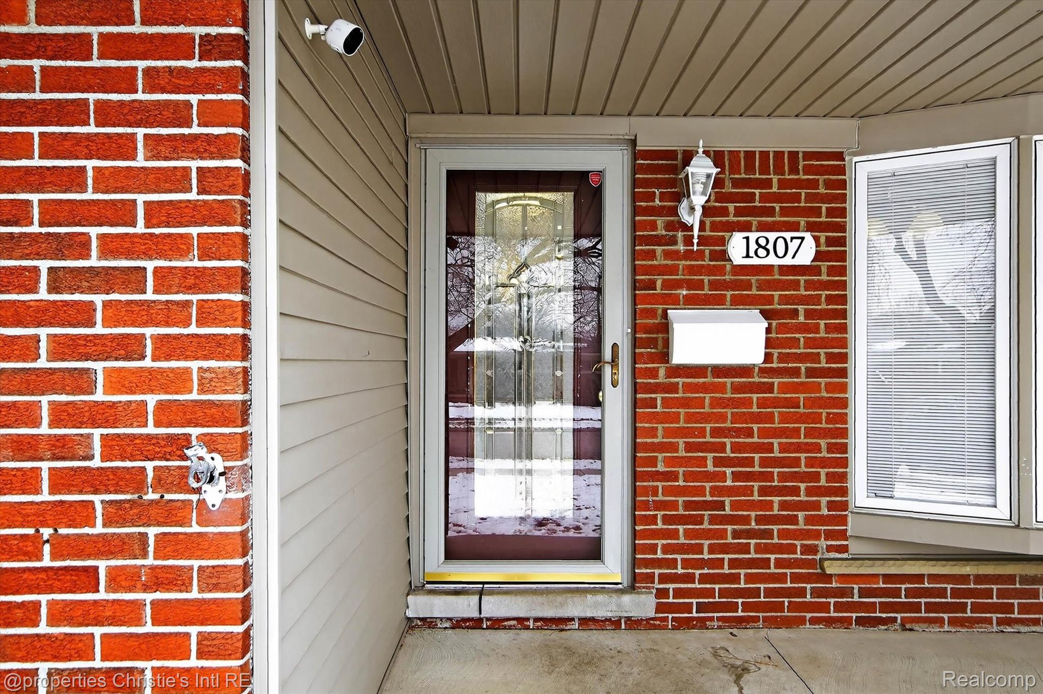 1807 Churchill Avenue