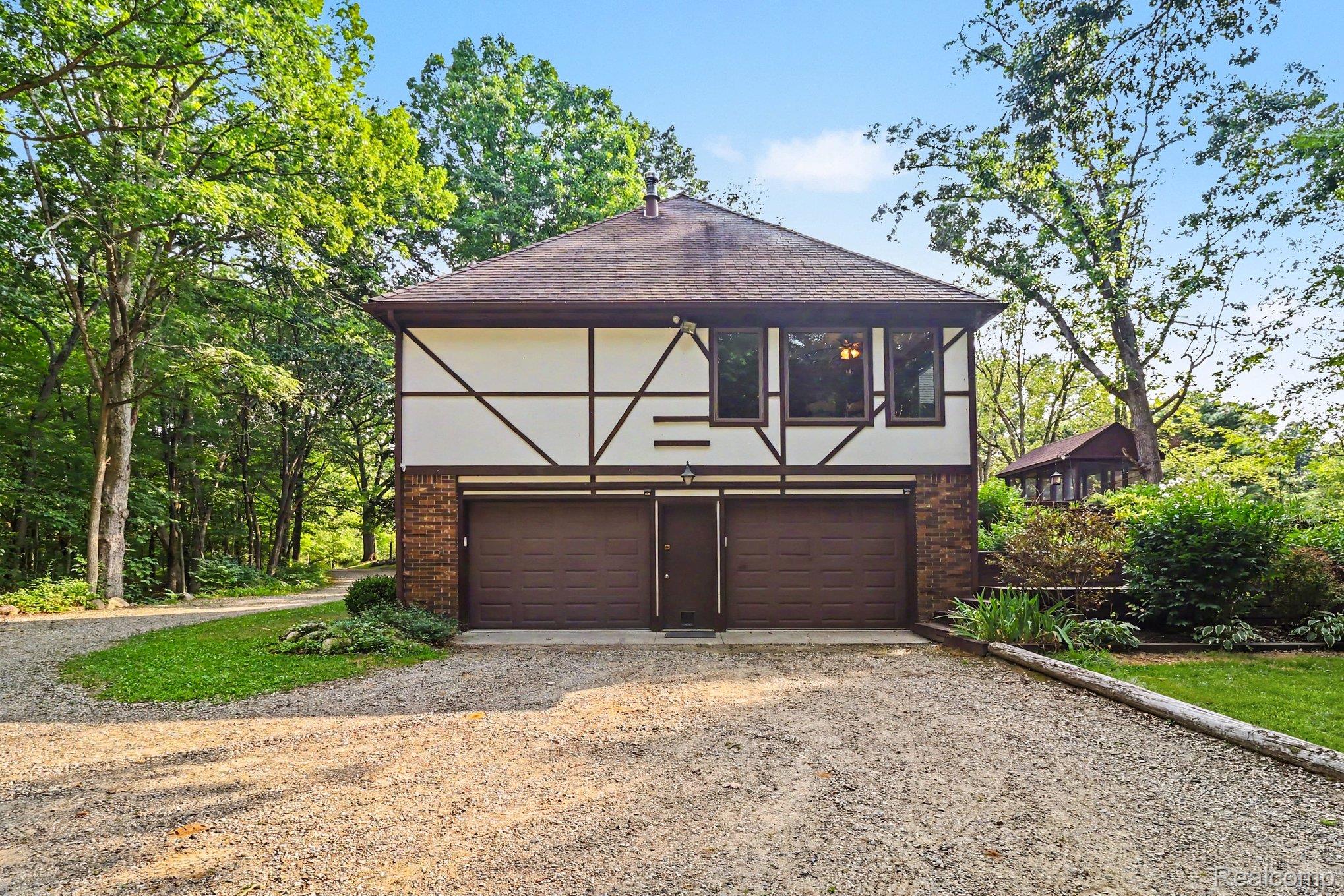 6300 Raddatz Road