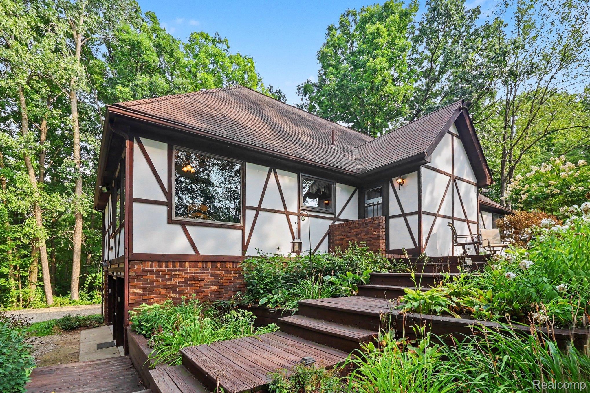 6300 Raddatz Road