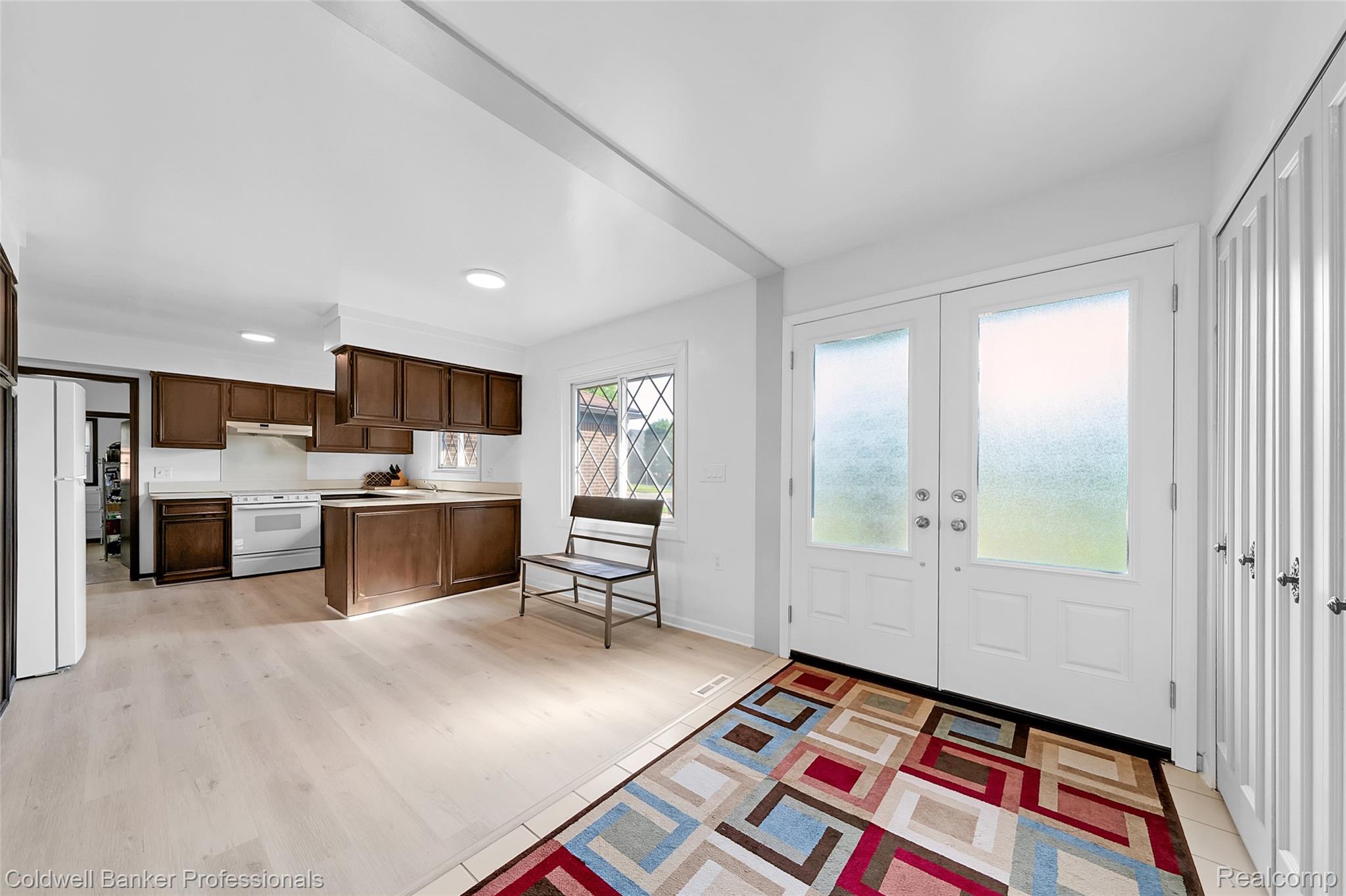 9539 Hillcrest Drive