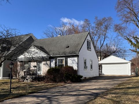 Photo of 4613 Tonawanda Avenue, Royal Oak City, MI 48073 (MLS # 81026015988)