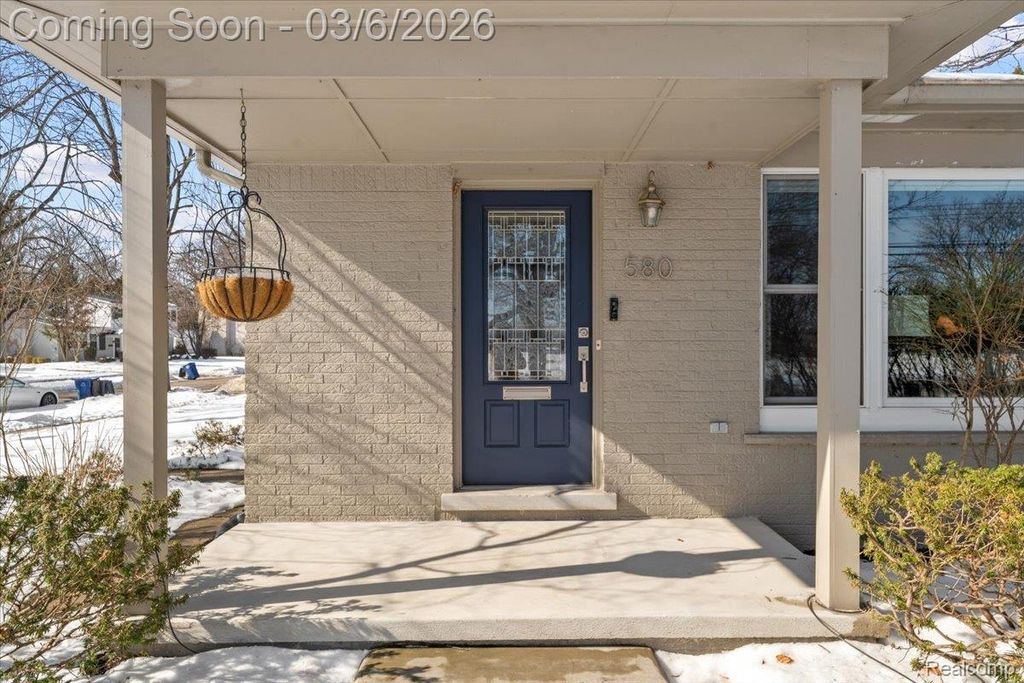 Photo of 580 S Cranbrook Road, Bloomfield Hills City, MI 48301 (MLS # 20261013323)