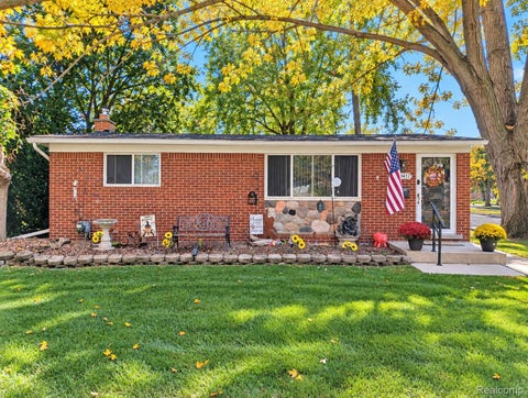 Photo of 20412 Luna Street, Clinton Charter Township, MI 48035 (MLS # 20261083236)