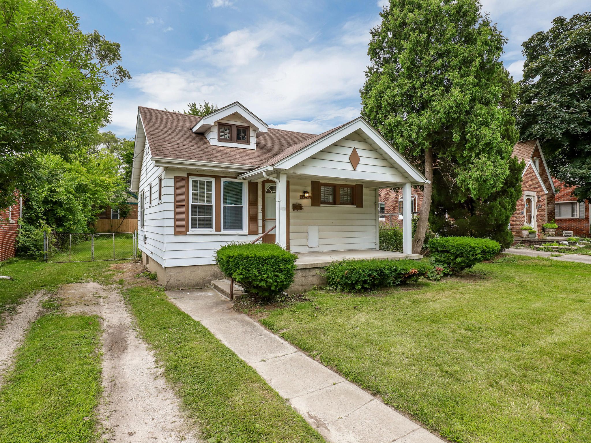 15358 CHARLES R Avenue
