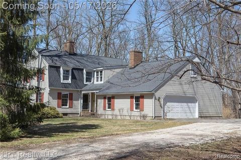 47300 Maplebrook Northville Township MI 48168