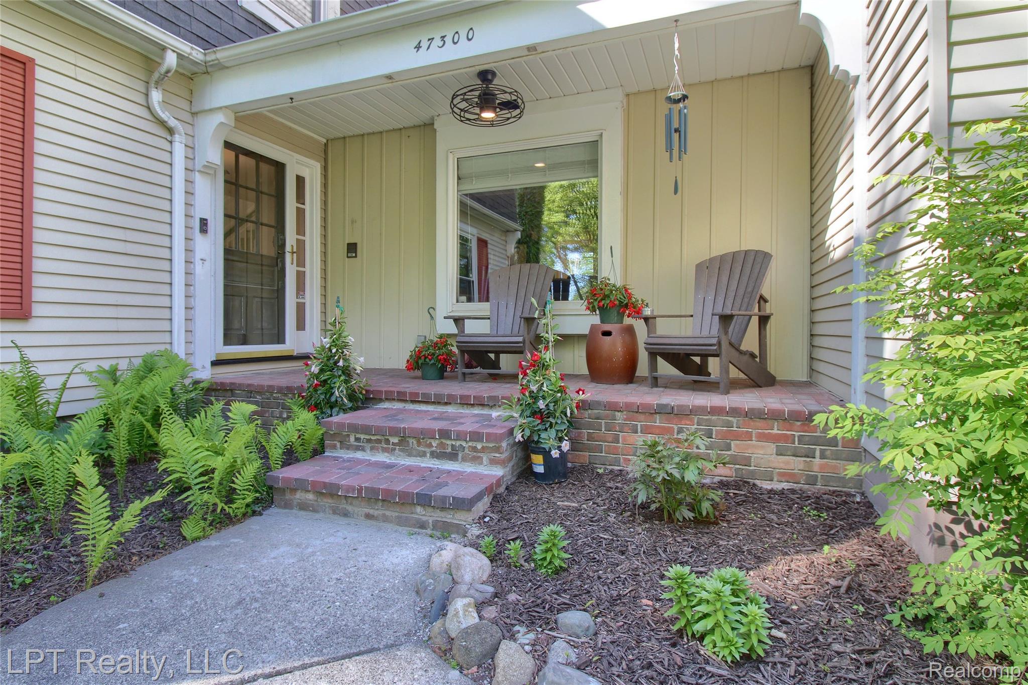 47300 Maplebrook