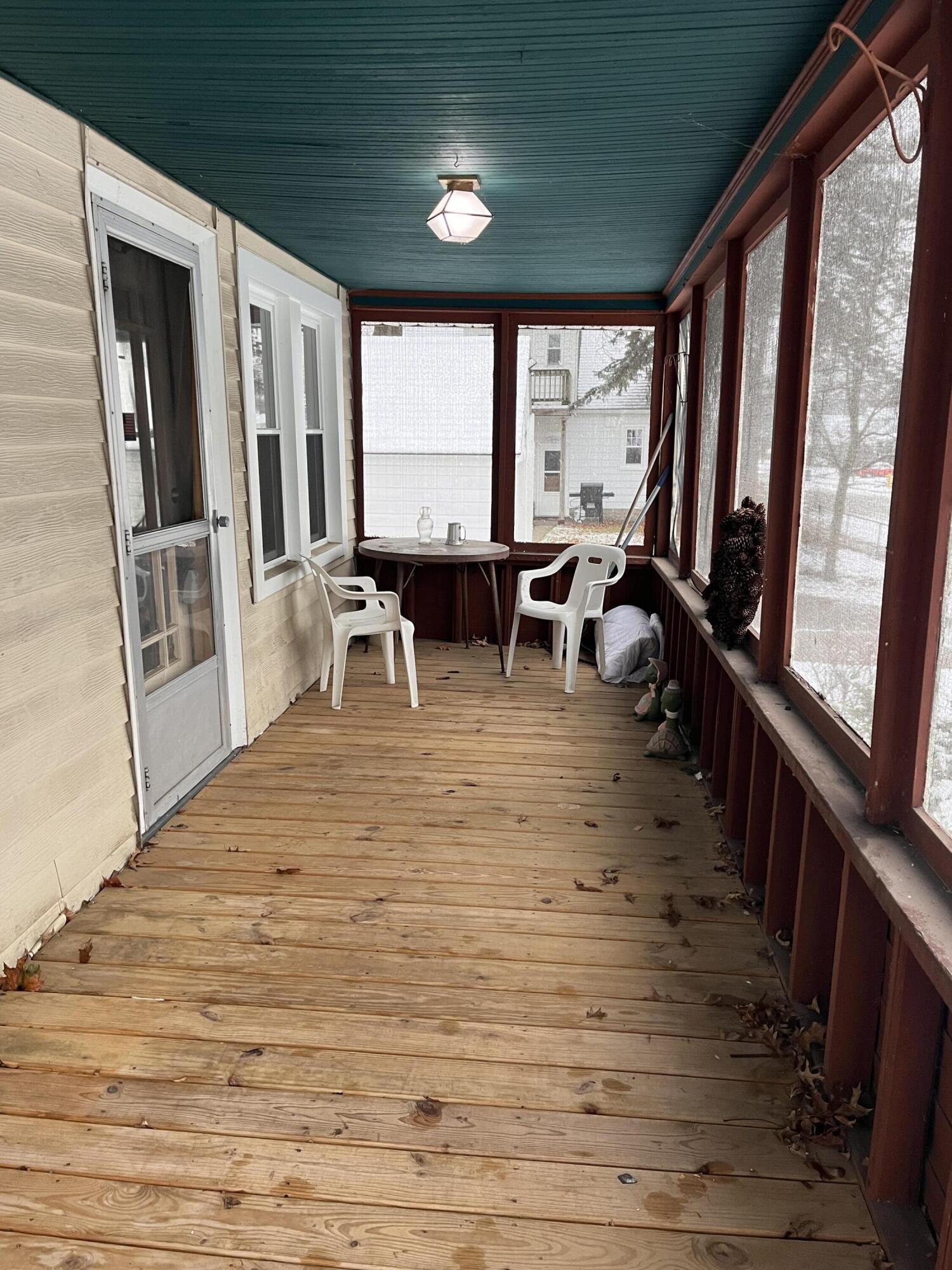 812 Graceland Street NE