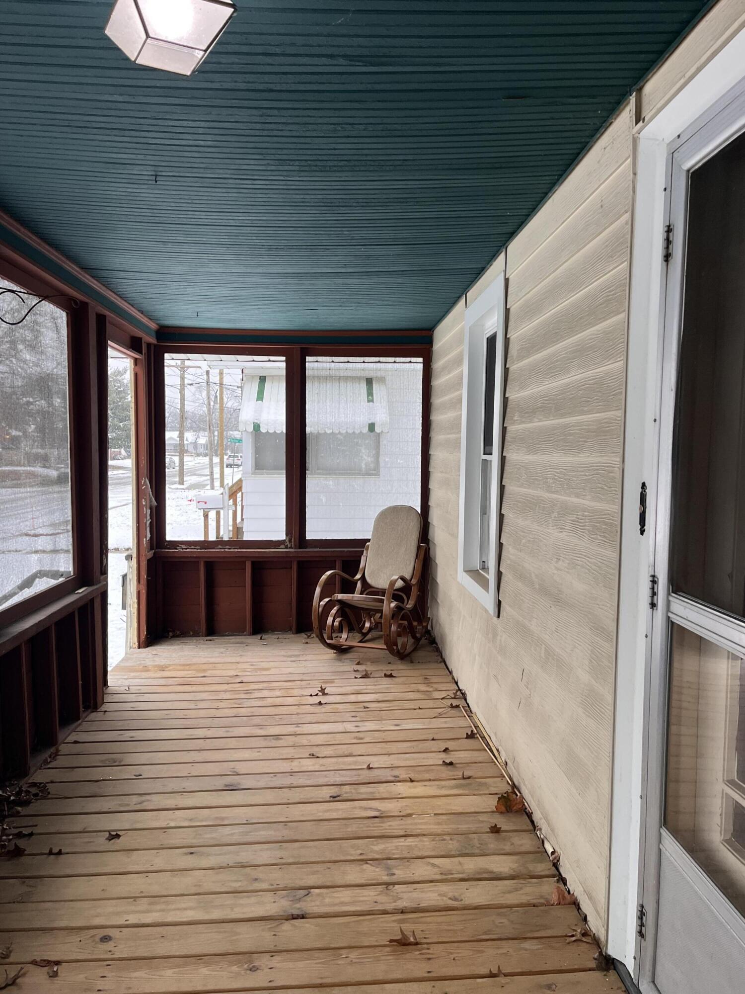 812 Graceland Street NE