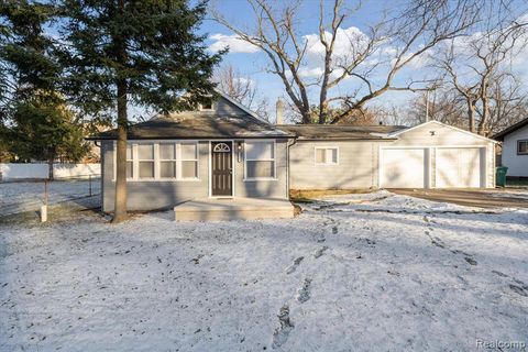 3575 Knollview Avenue West Bloomfield Charter Township MI 48324