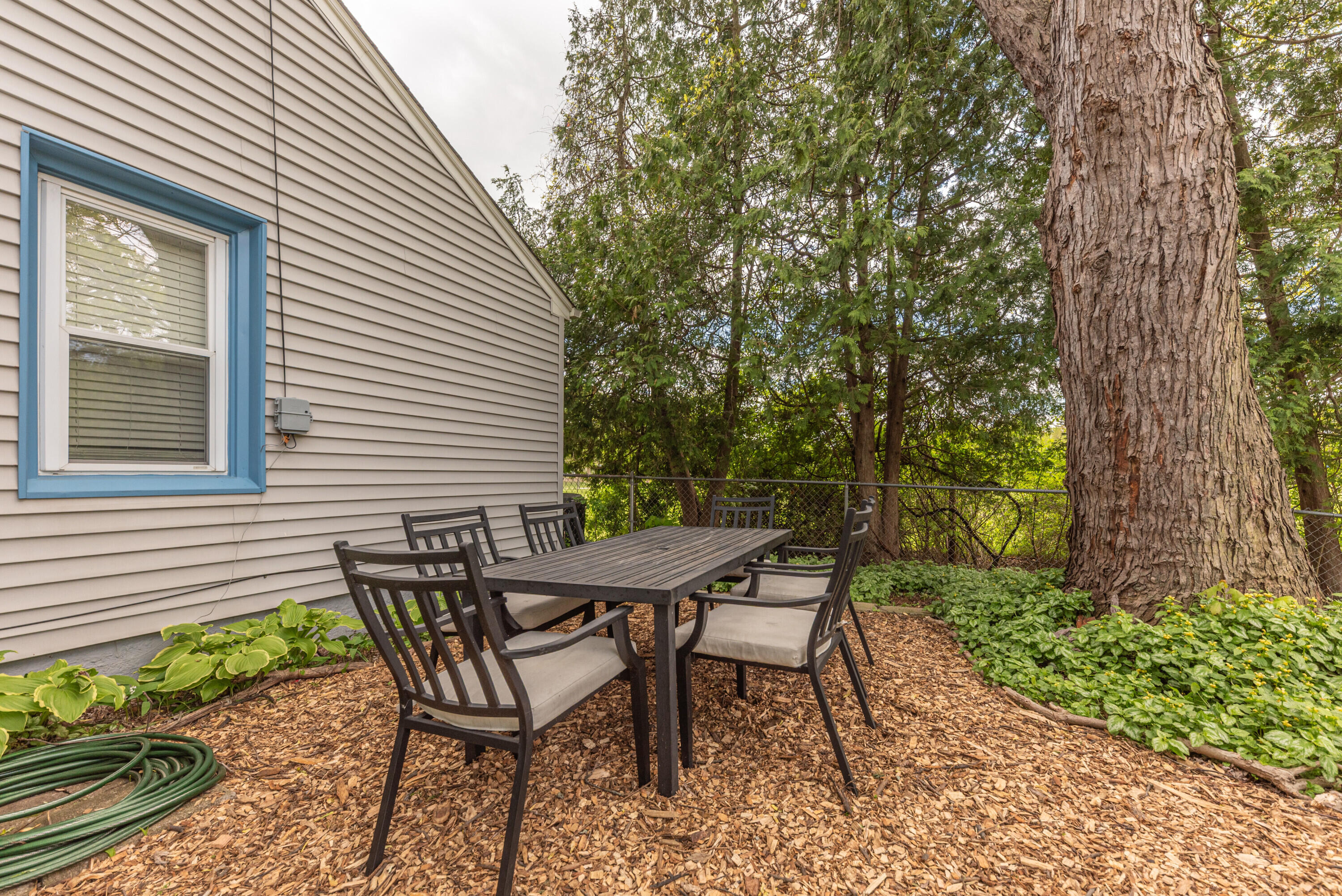 1807 Hiawatha Place