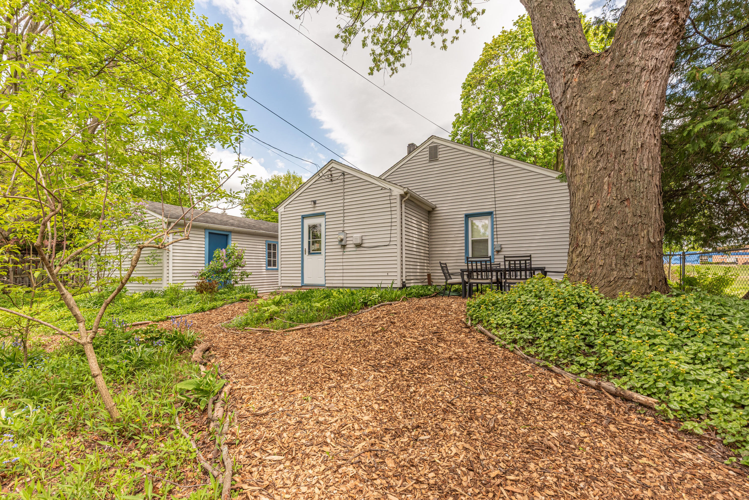 1807 Hiawatha Place