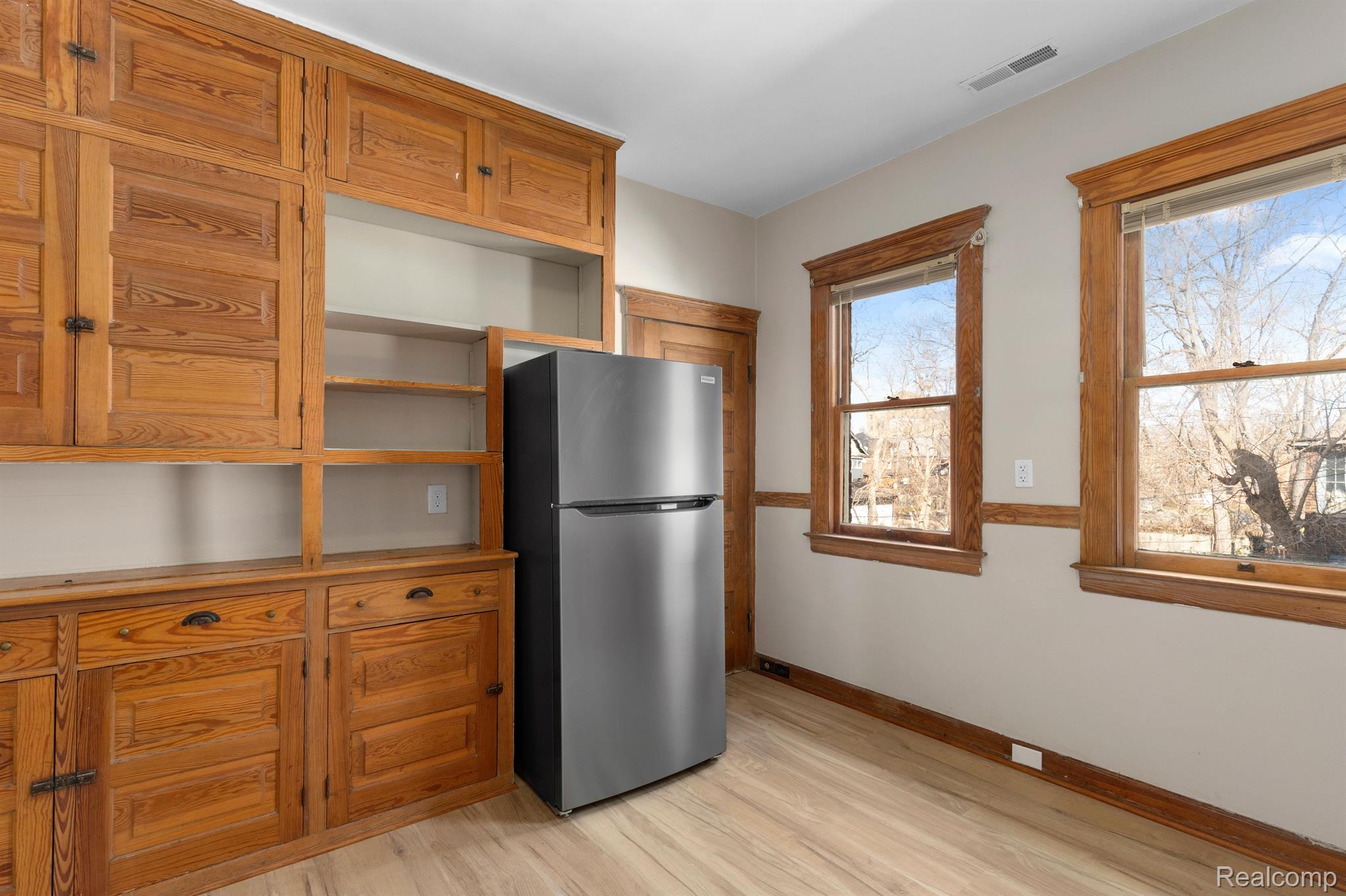 Detroit City, Michigan 48214, United States, 3 Bedrooms Bedrooms, ,1 BathroomBathrooms,Residential,Active,143884