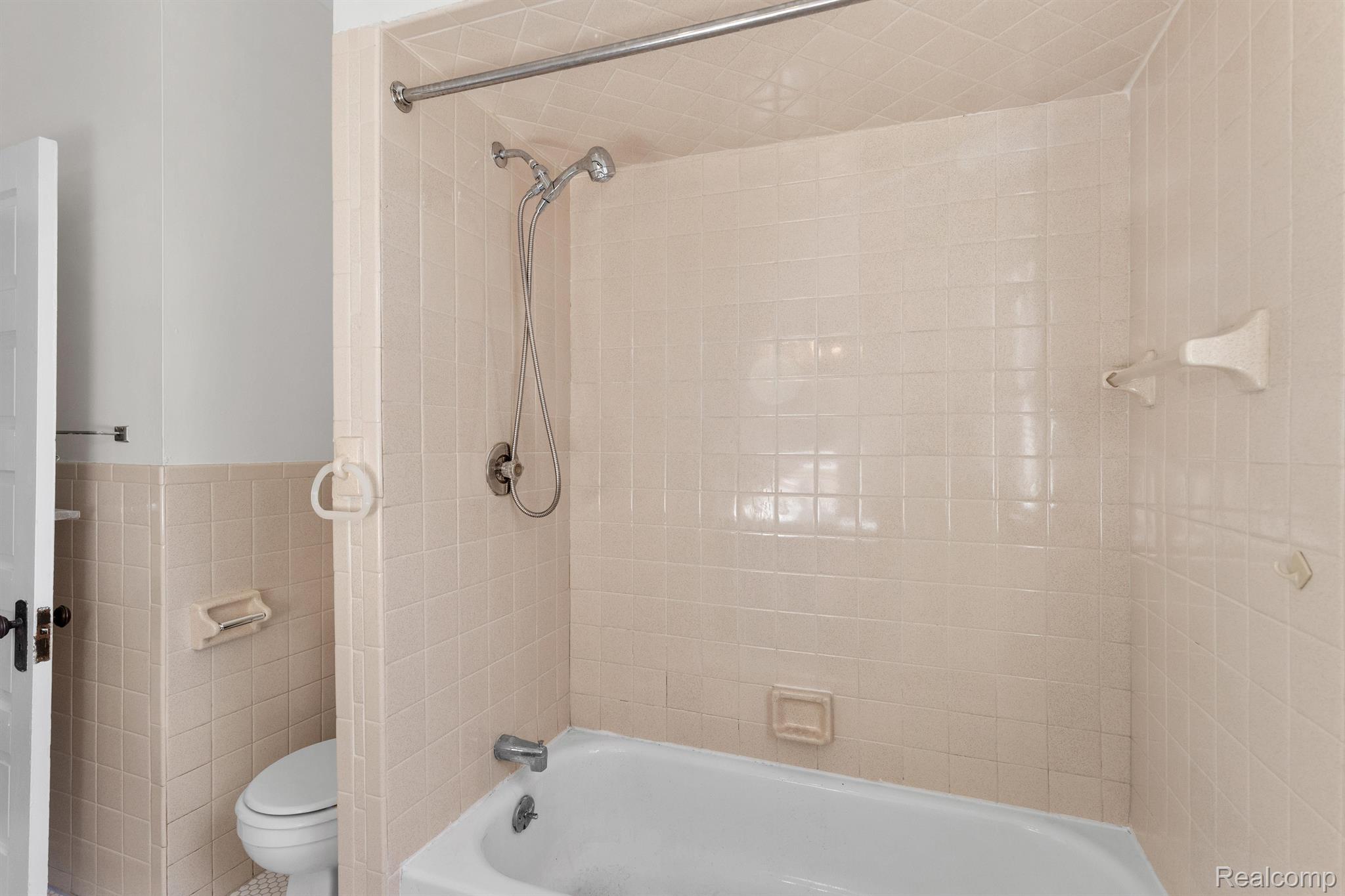 Detroit City, Michigan 48214, United States, 3 Bedrooms Bedrooms, ,1 BathroomBathrooms,Residential,Active,143884