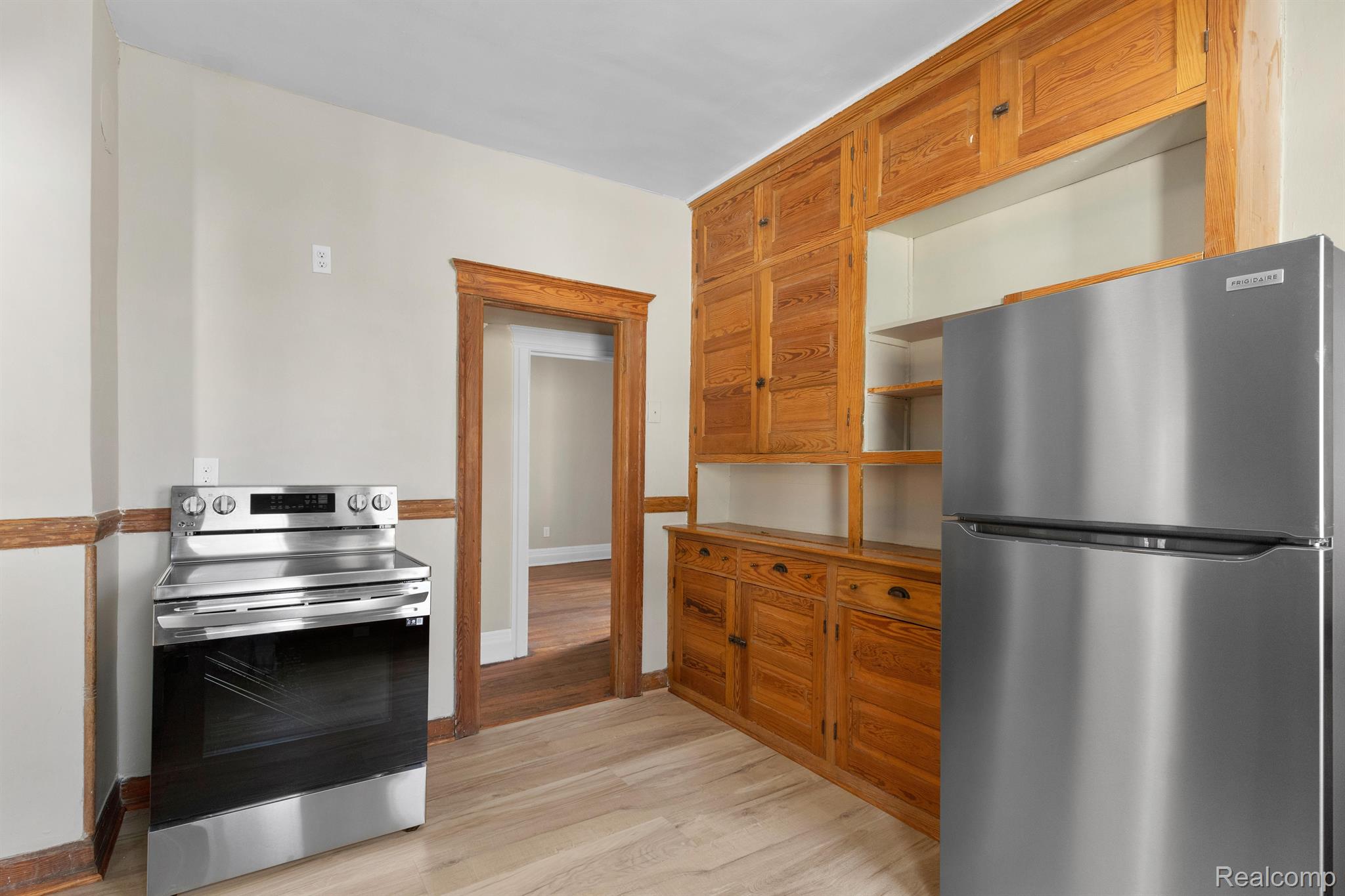 Detroit City, Michigan 48214, United States, 3 Bedrooms Bedrooms, ,1 BathroomBathrooms,Residential,Active,143884