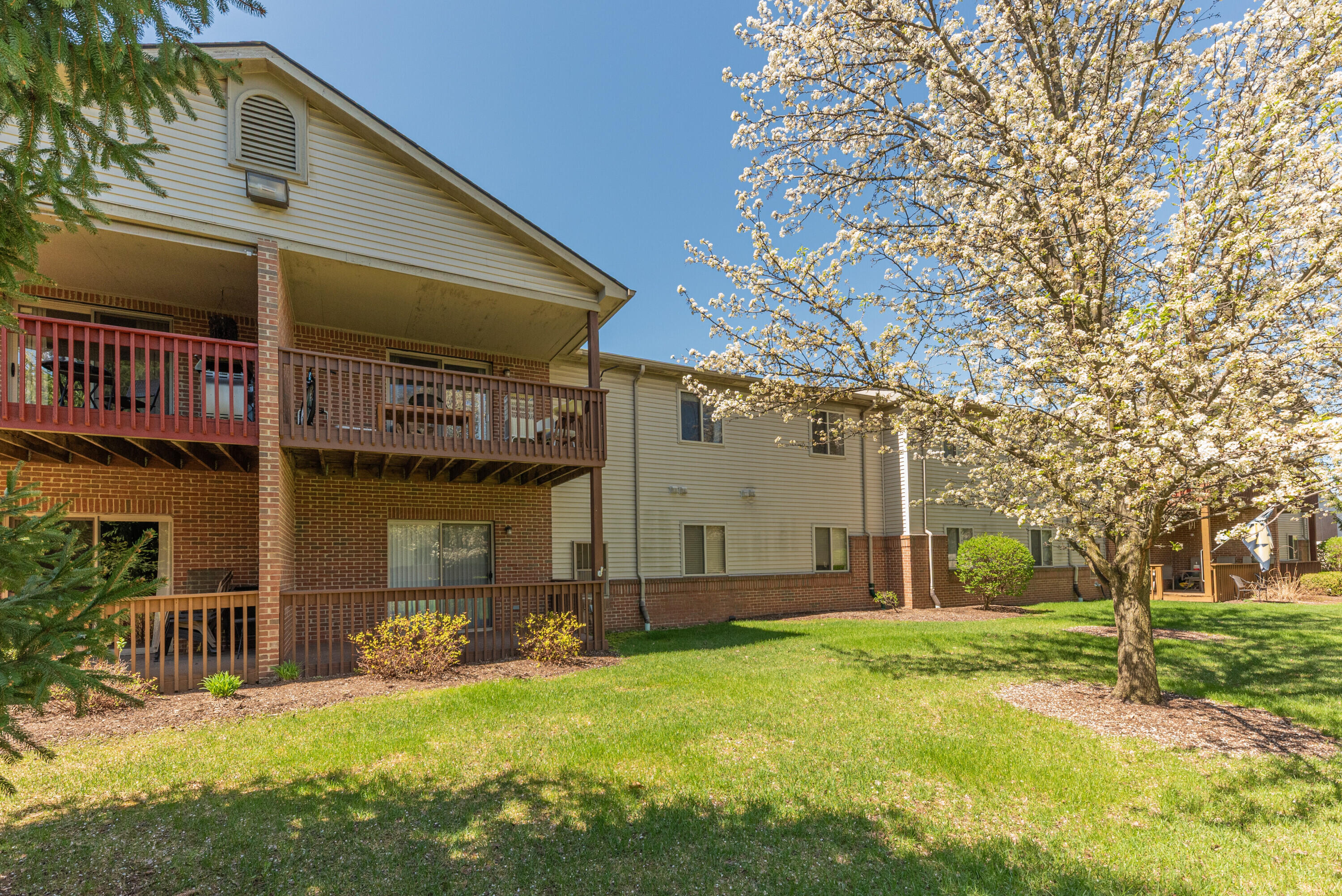 2482 Eagles Circle #6