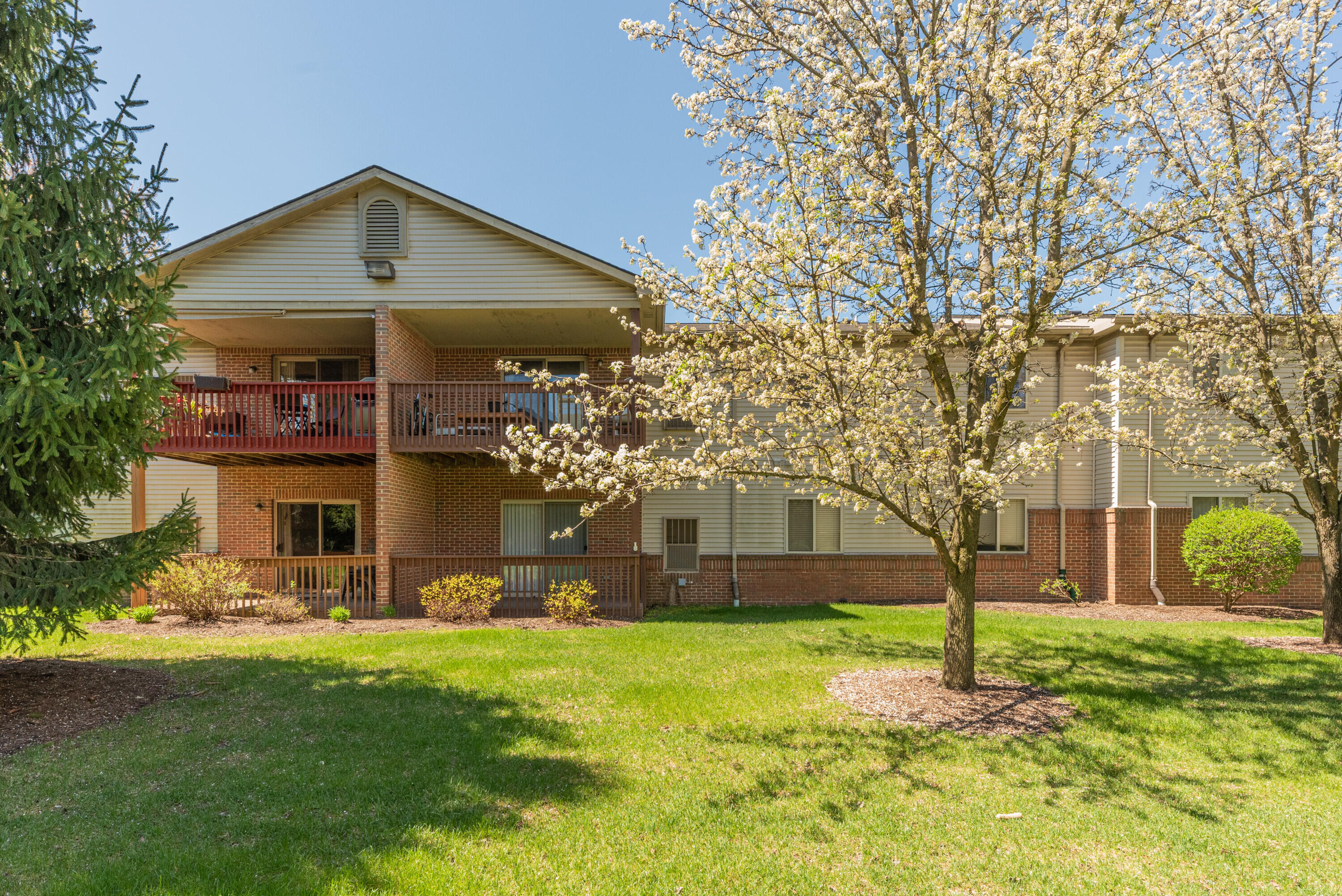 2482 Eagles Circle #6