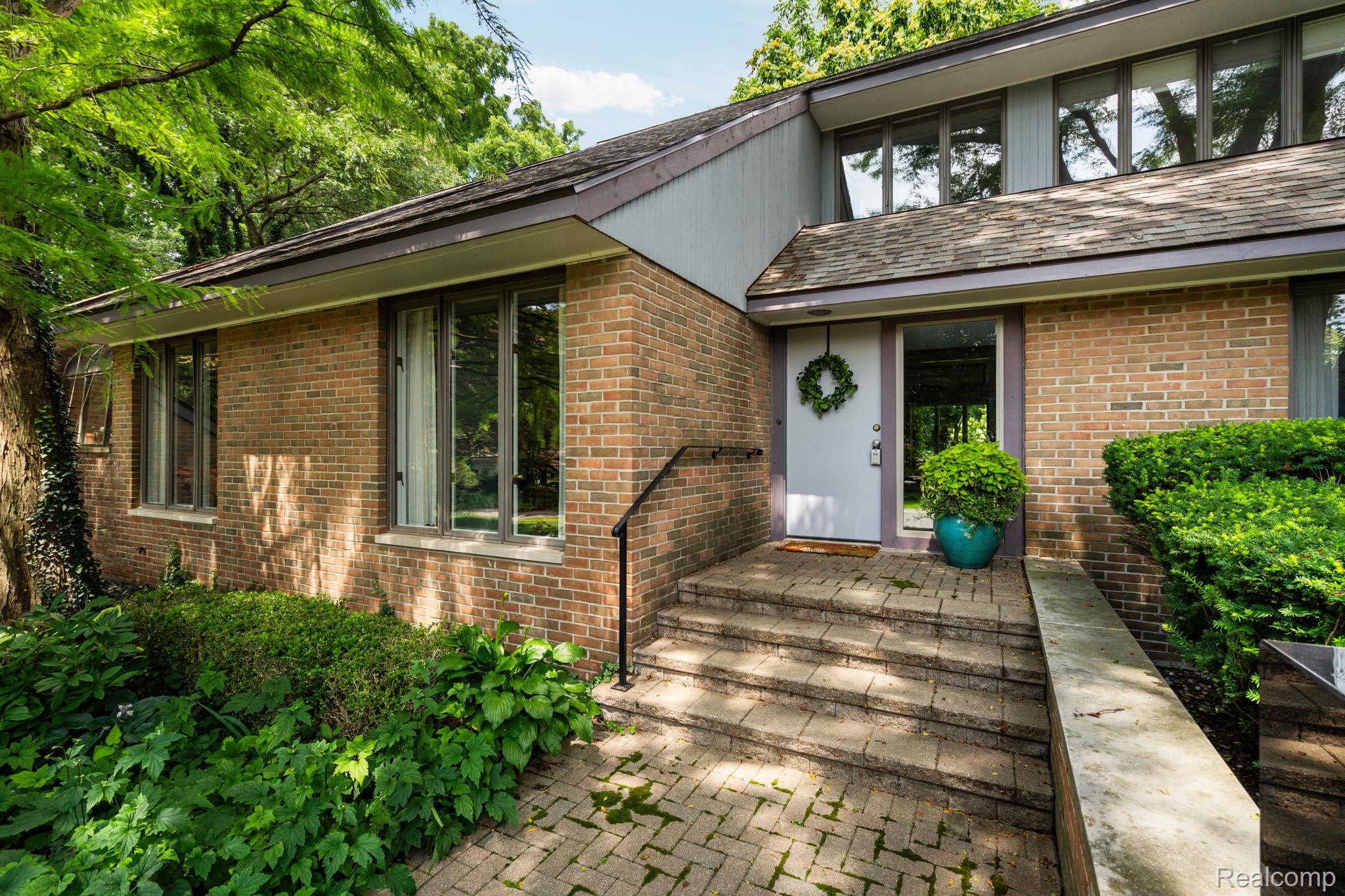 47594 Norton Court