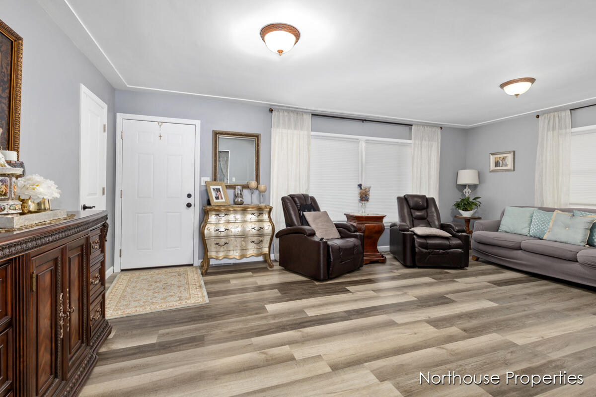 3898-3900 68th Street SE