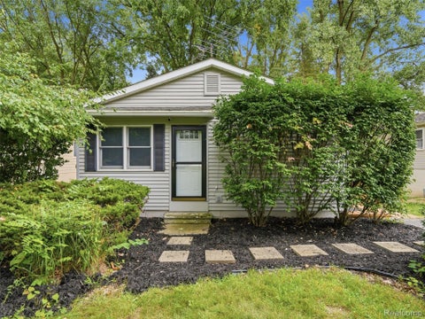 Photo of 11954 Maxfield Boulevard, Hartland Township, MI 48353 (MLS # 20261066308)