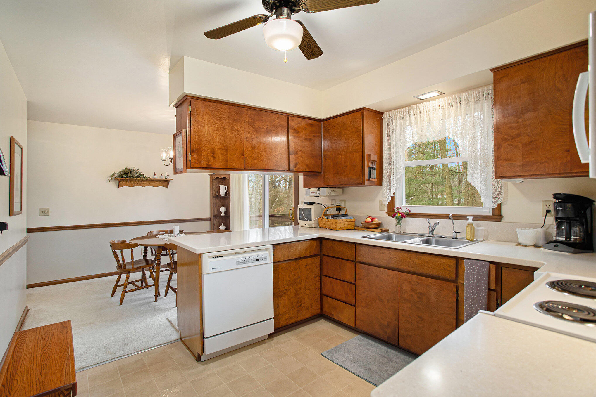 Comstock Charter Township, Michigan 49053, United States, 3 Bedrooms Bedrooms, ,2 BathroomsBathrooms,Residential,Pending,195447