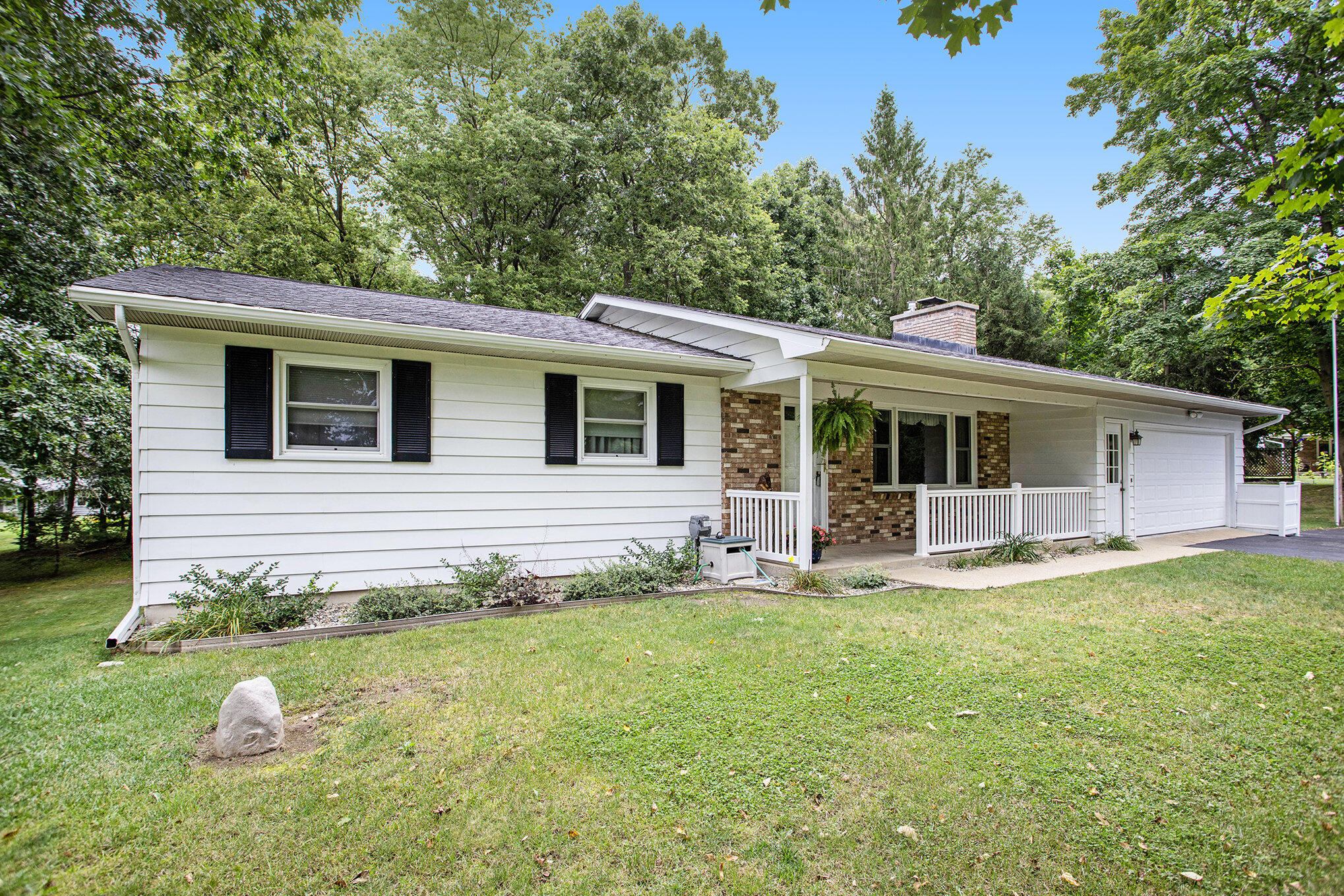 Comstock Charter Township, Michigan 49053, United States, 3 Bedrooms Bedrooms, ,2 BathroomsBathrooms,Residential,Pending,195447