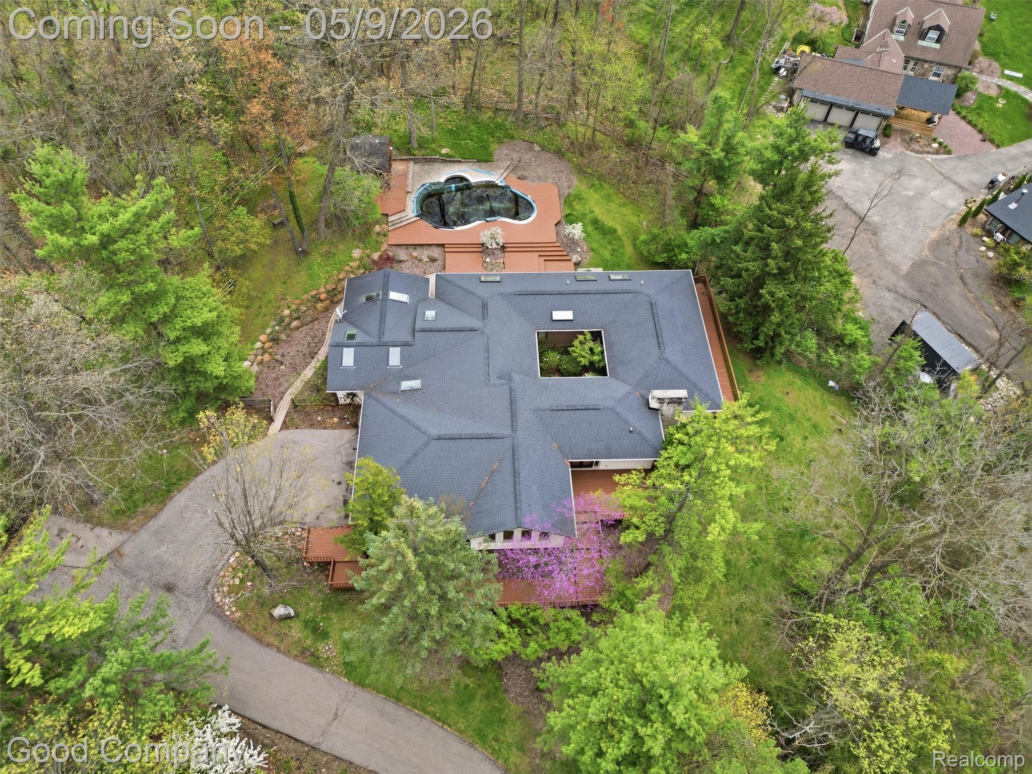 6733 Bloomfield Lane