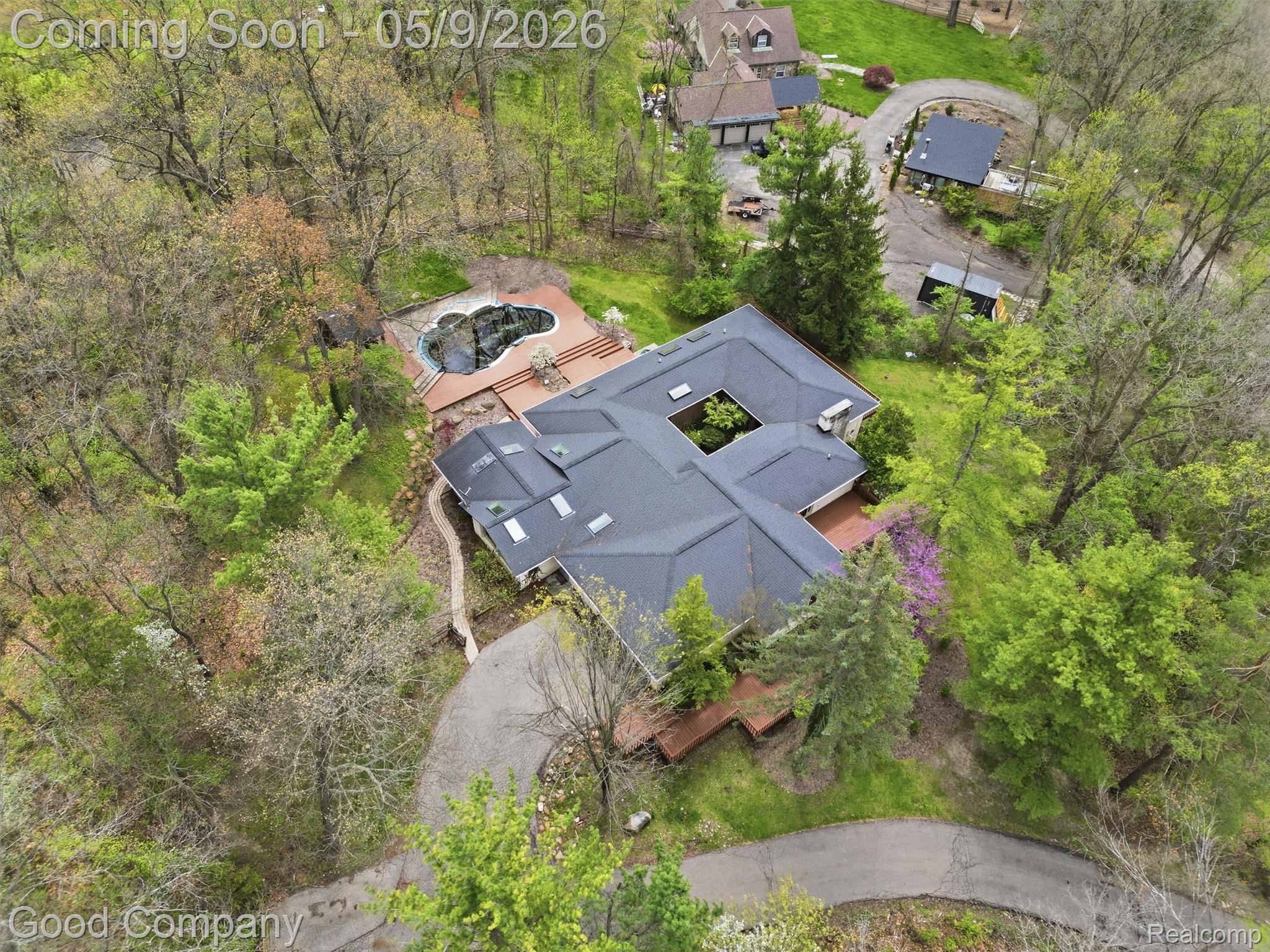 6733 Bloomfield Lane