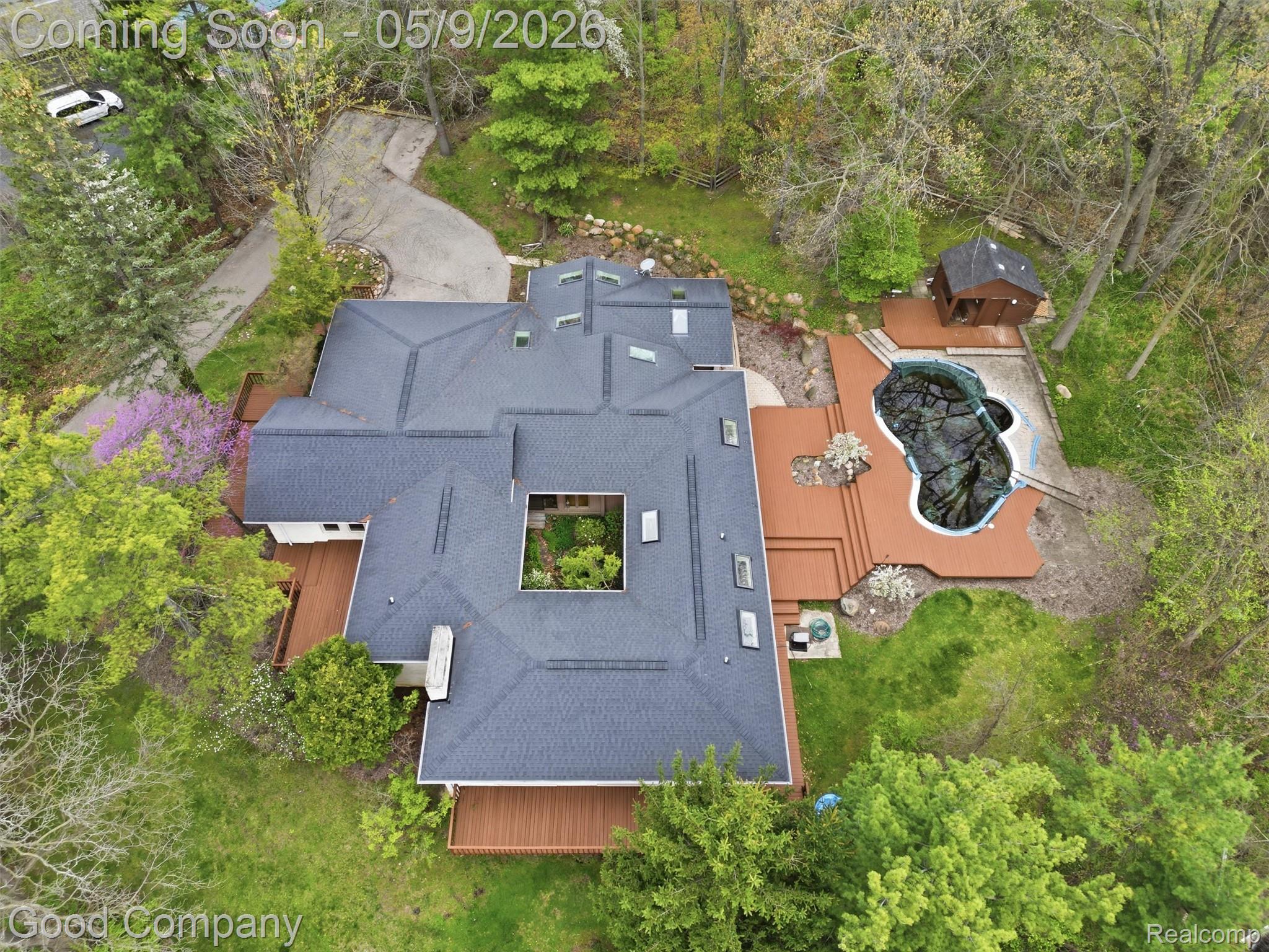 6733 Bloomfield Lane