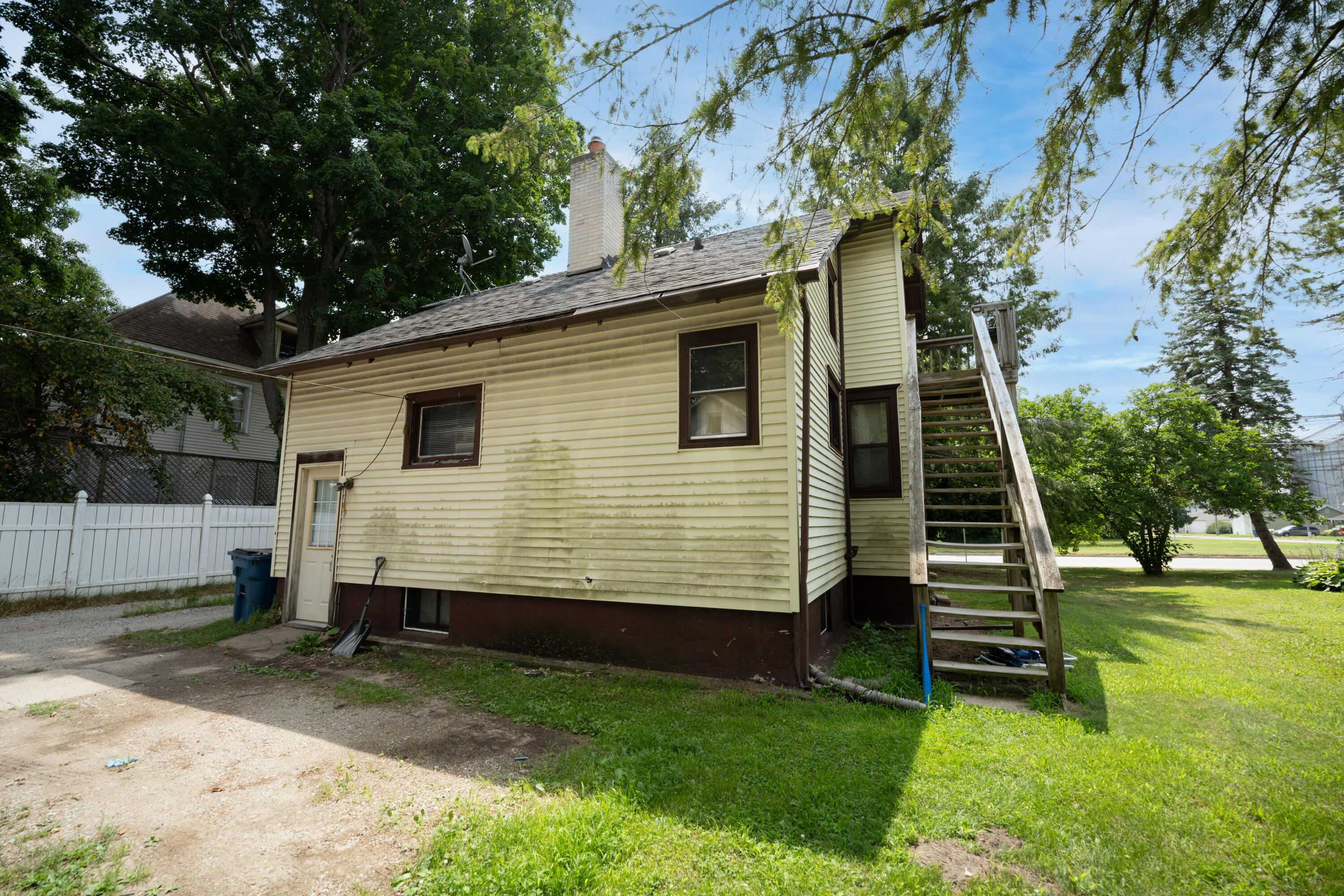 203 E Delaware Street