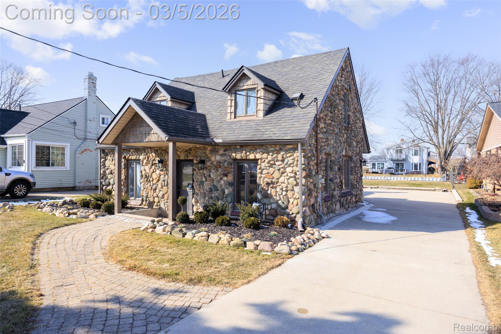 39401 Lakeshore Drive