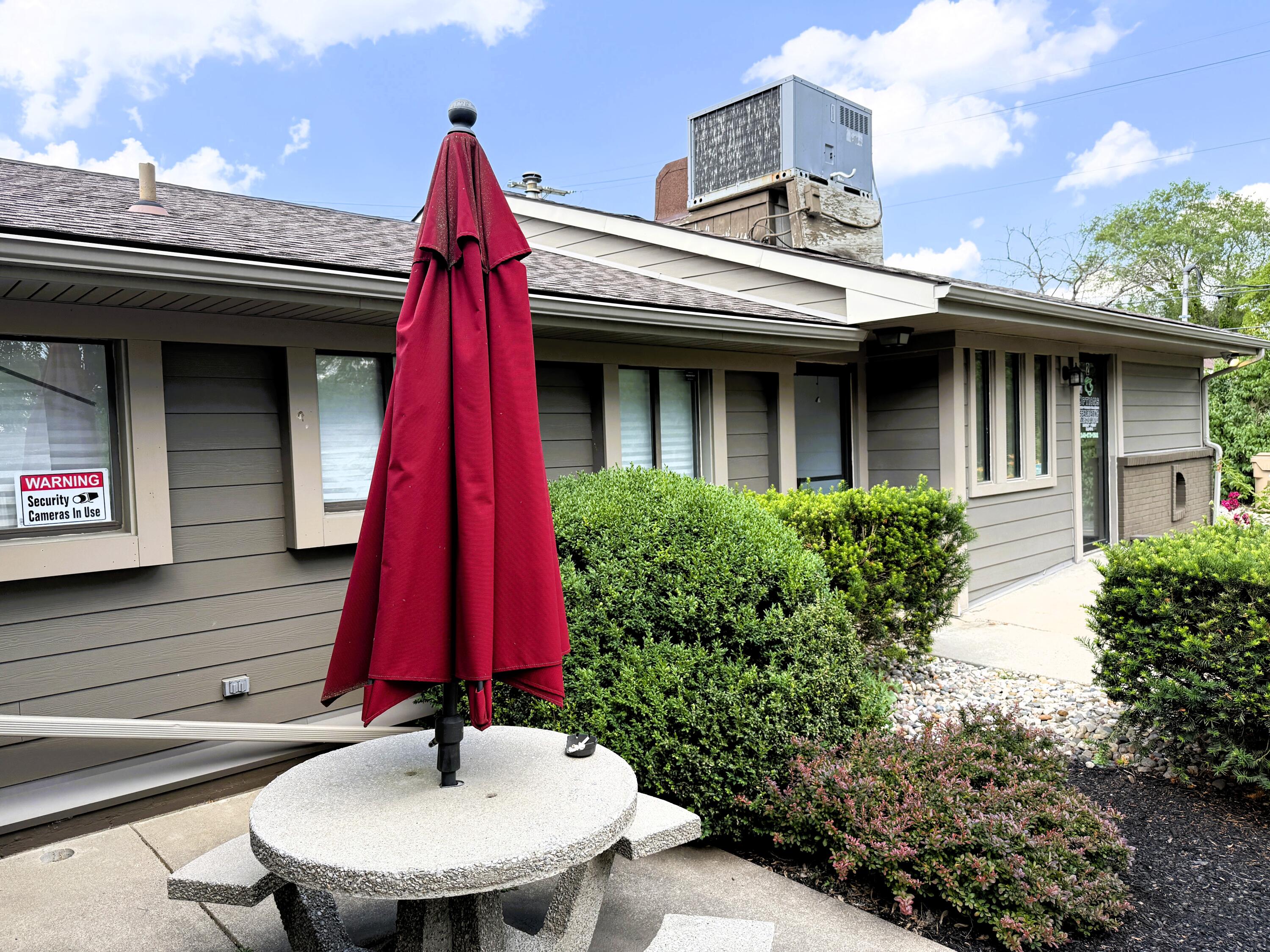 5685 Highland Road