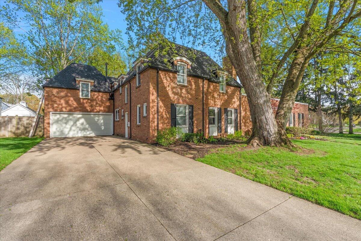 950 San Jose Drive SE