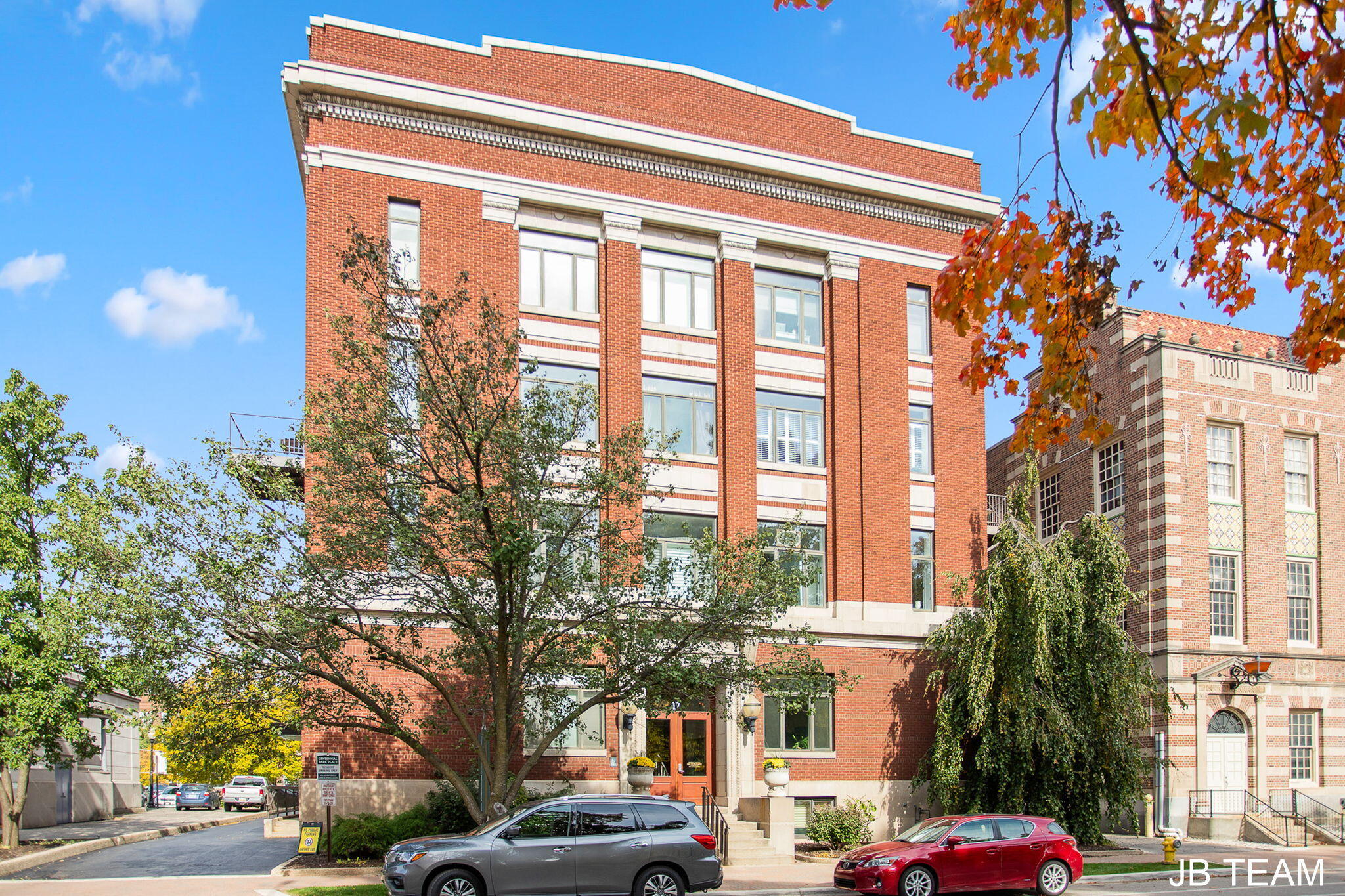 17 W 10th Street 220