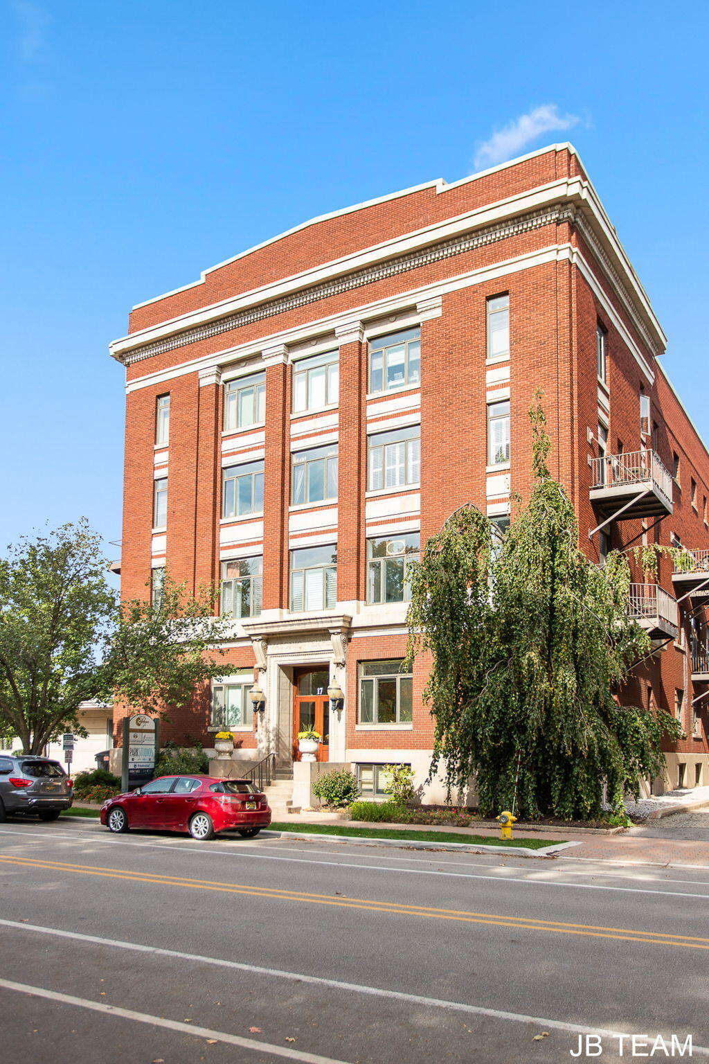 17 W 10th Street 220